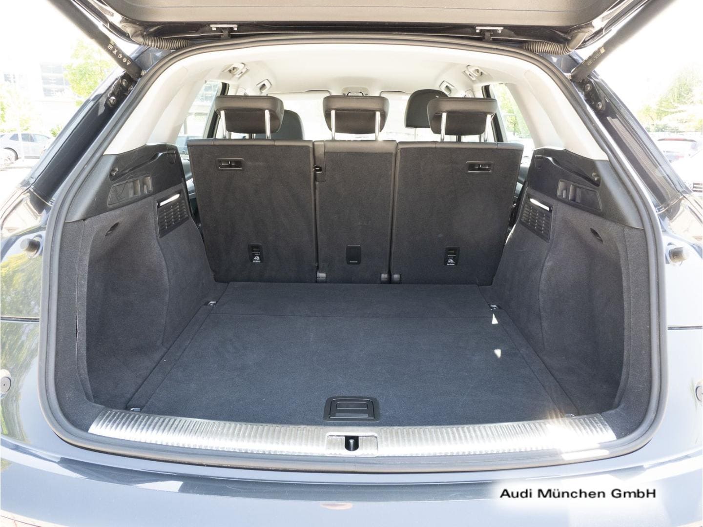 Bild über Audi Q5 40 TFSI quattro S tronic - für weitere Informationen kontaktieren Sie den Audi Partner