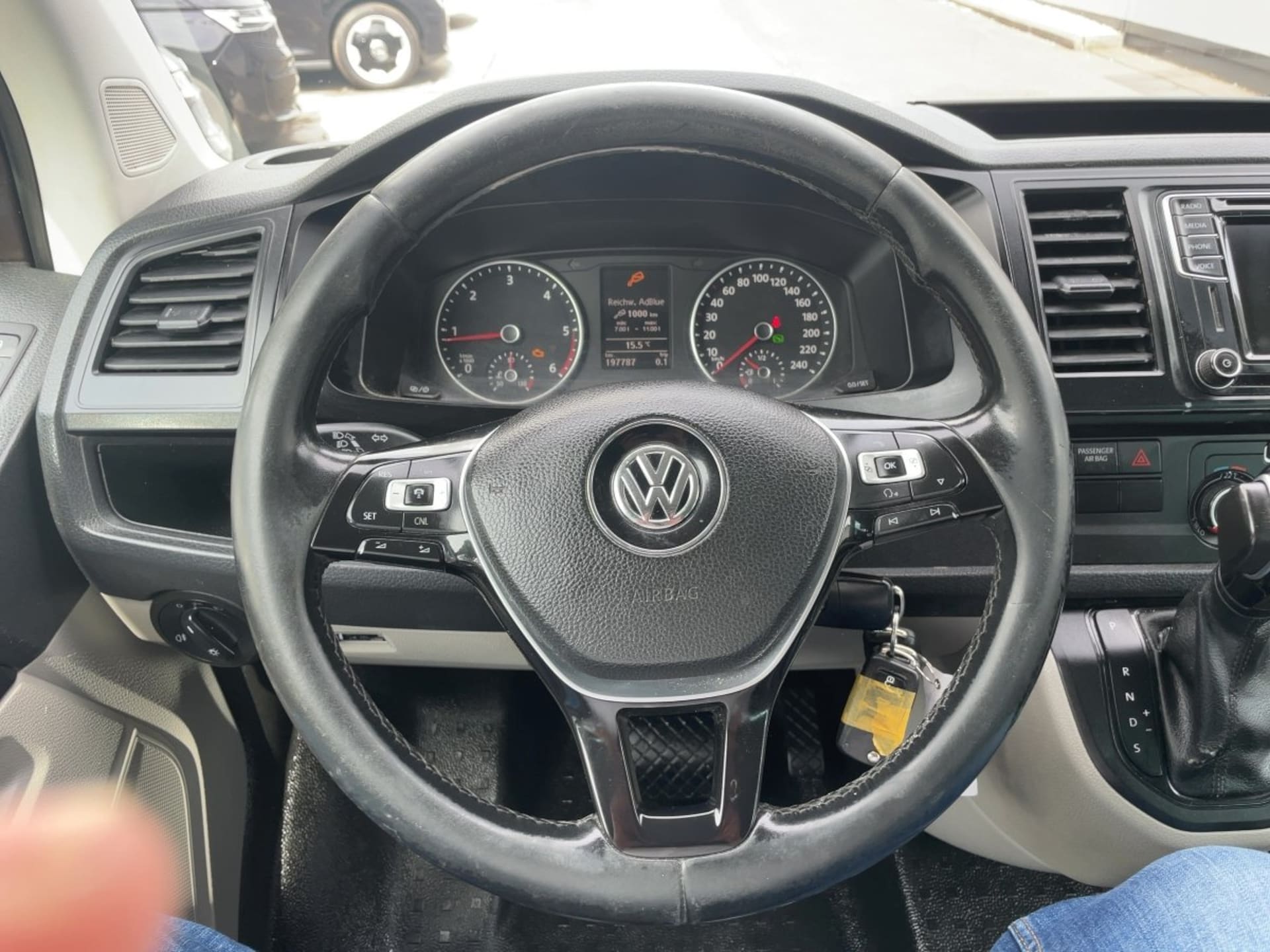 Volkswagen T6 Transporter Kombi langer Radstand