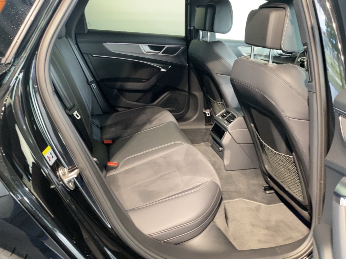 Bild über Audi A6 Avant S line 40 TDI quattro S tronic - für weitere Informationen kontaktieren Sie den Audi Partner