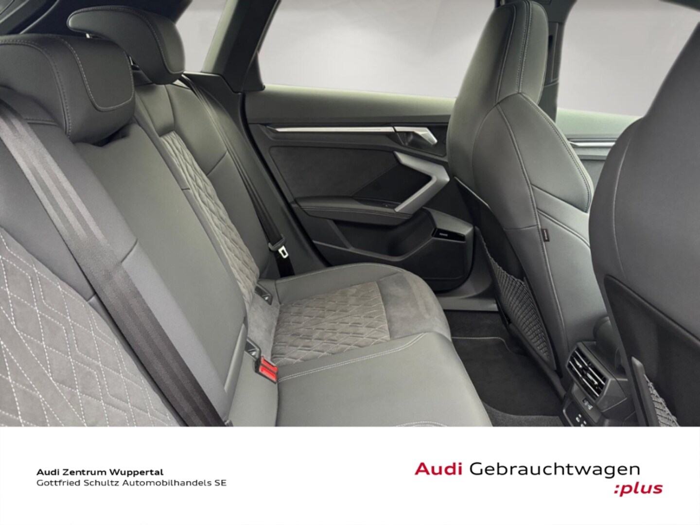 Bild über Audi S3 Sportback TFSI quattro S tronic - für weitere Informationen kontaktieren Sie den Audi Partner