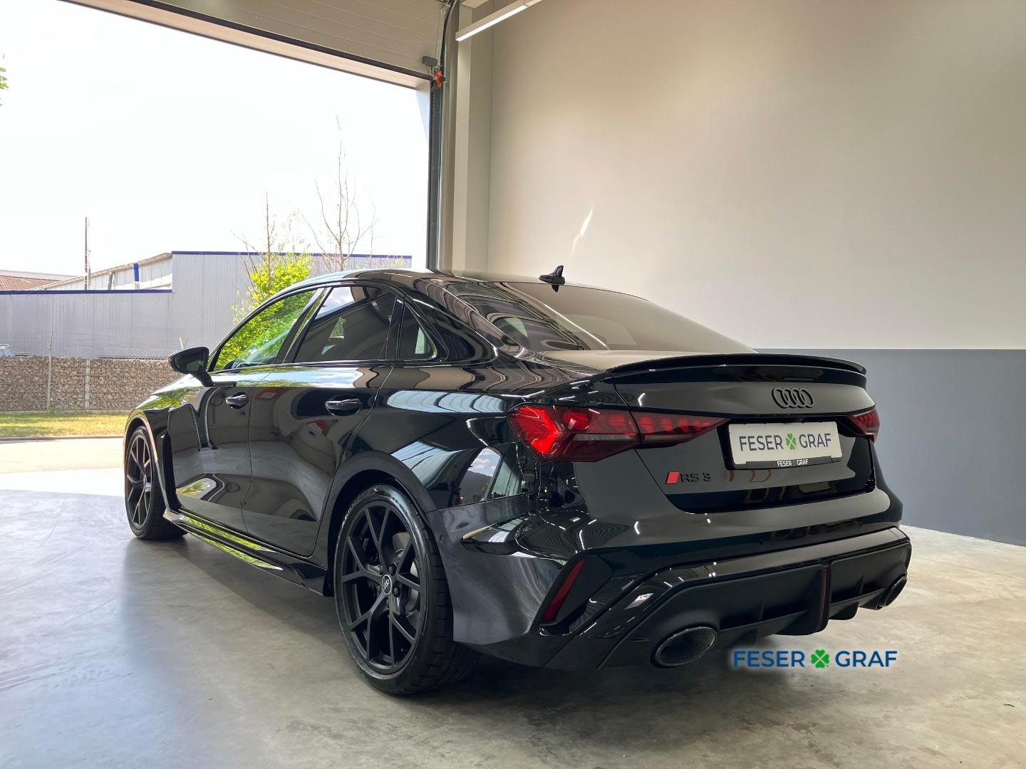 Bild über Audi RS 3 Limousine TFSI quattro 294 kW S tronic - für weitere Informationen kontaktieren Sie den Audi Partner