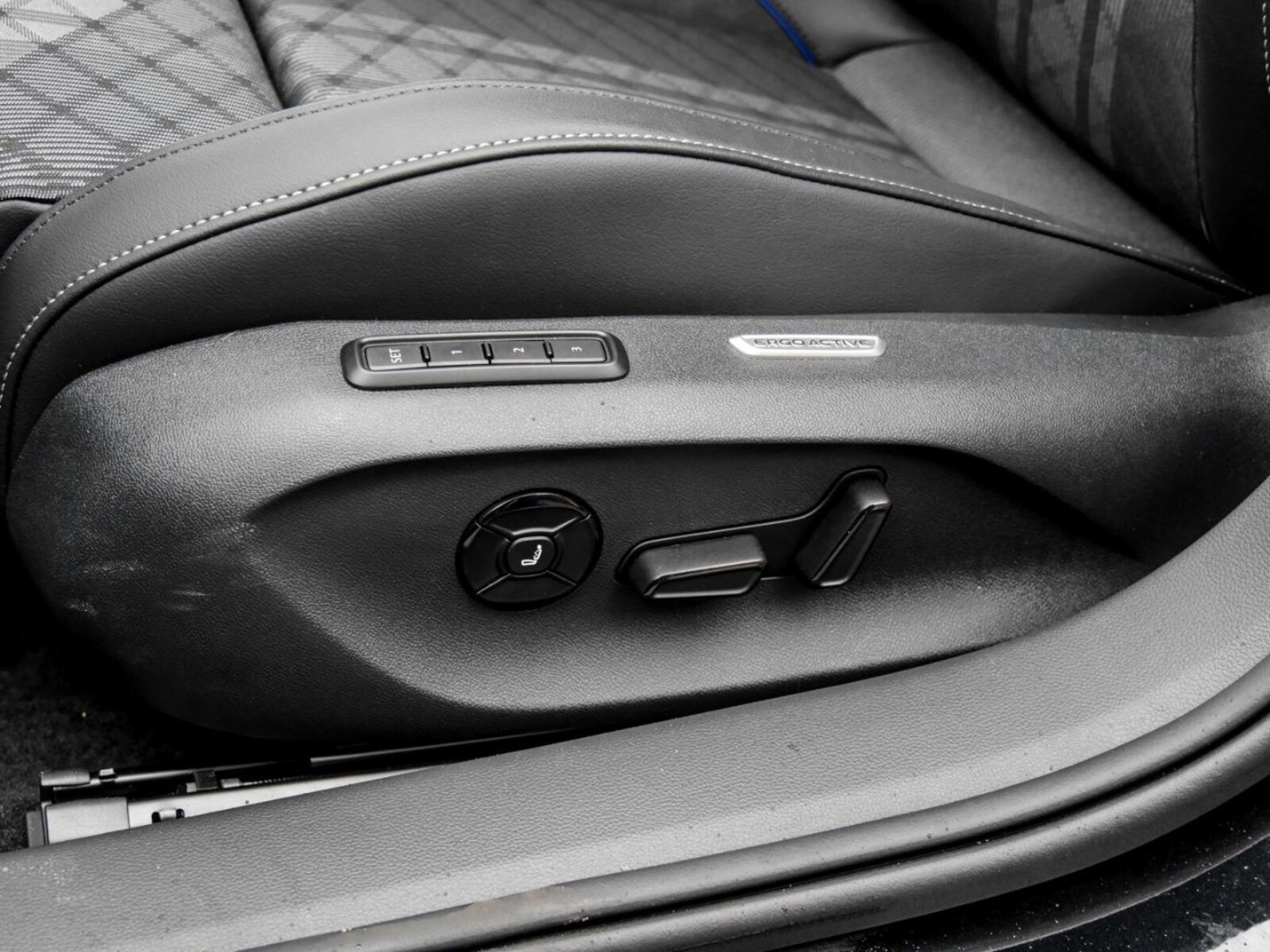 Volkswagen Passat – Bild 12
