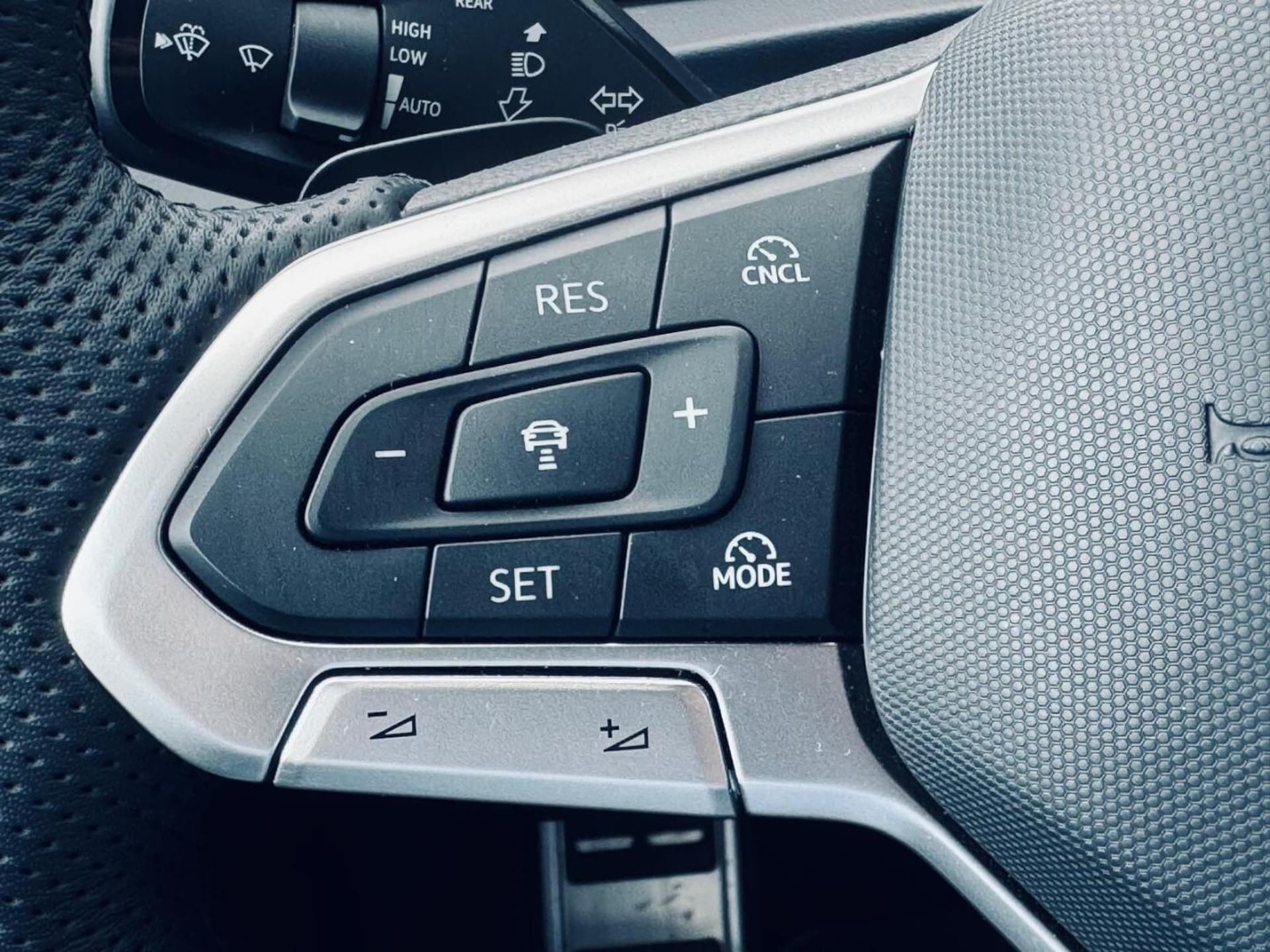Volkswagen Tiguan R-Line Plus