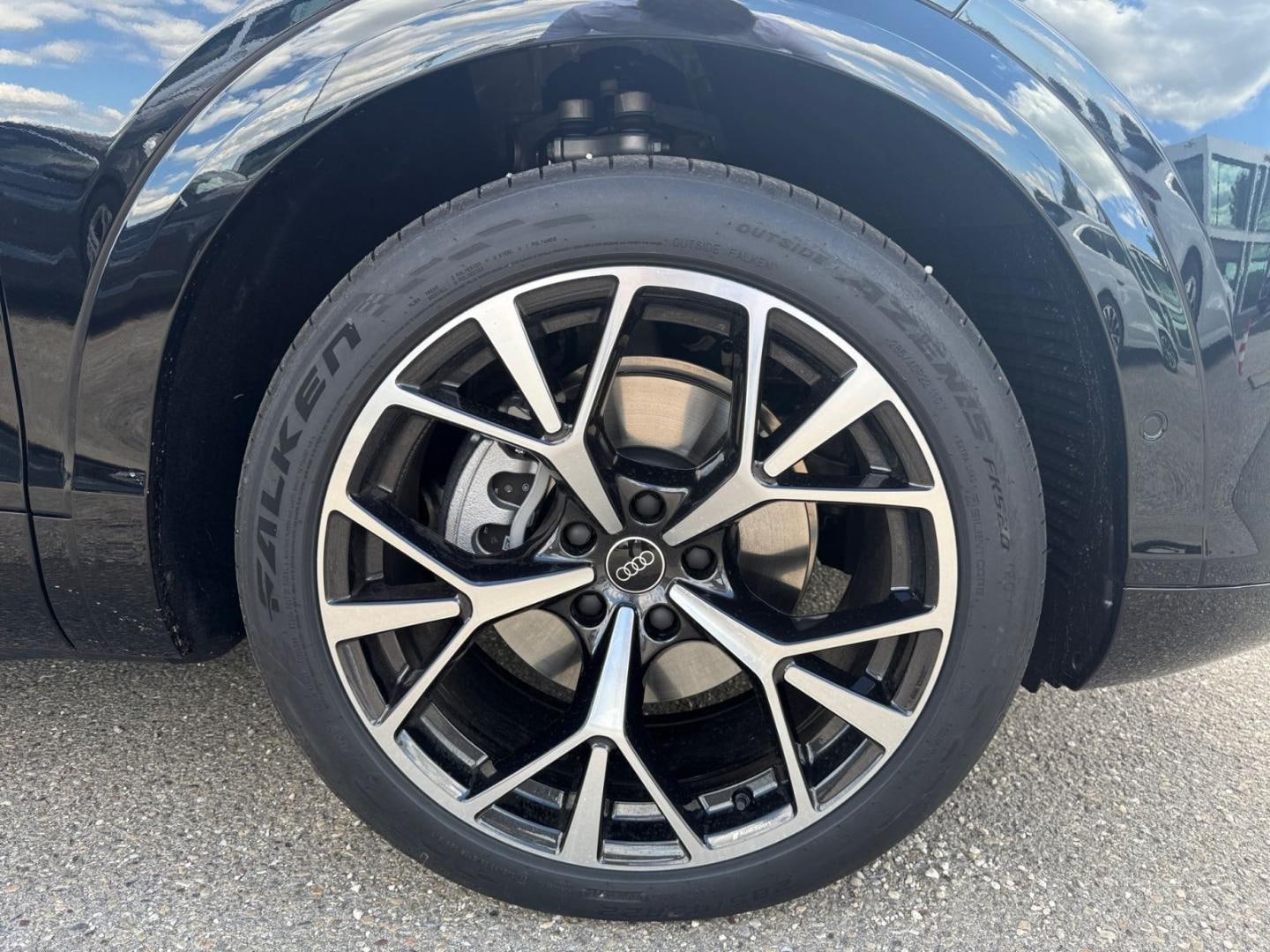 Bild über Audi Q7 SUV TDI quattro 220 kW tiptronic - für weitere Informationen kontaktieren Sie den Audi Partner