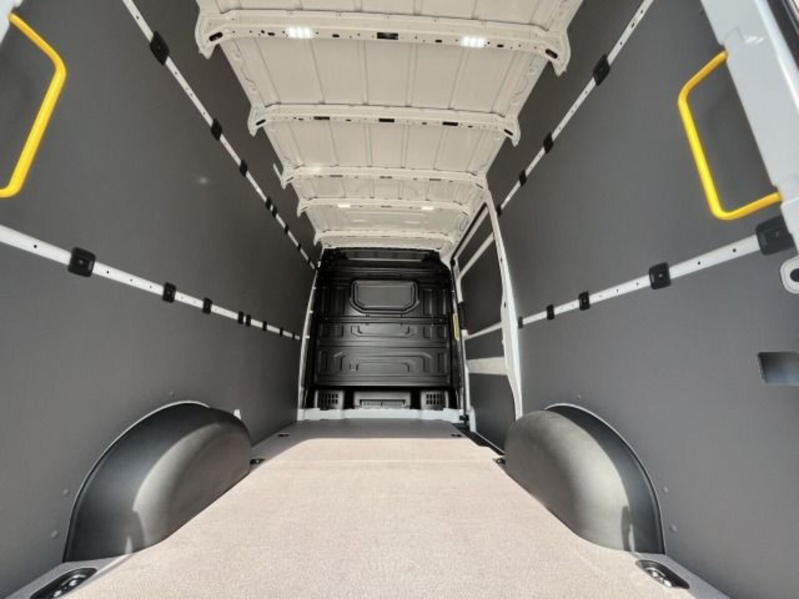 Volkswagen Crafter Kasten mittlerer Radstand – Bild 17