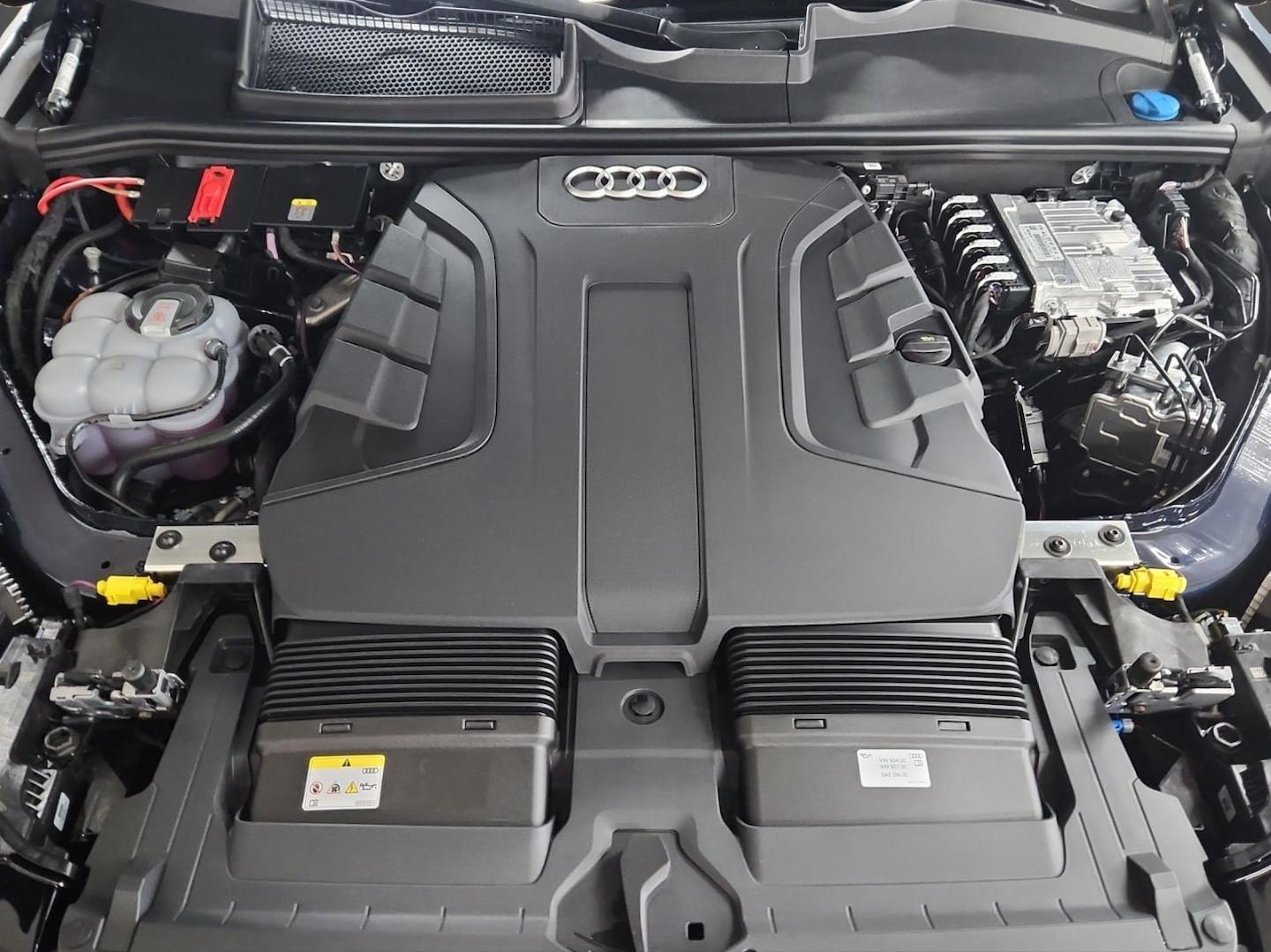 Bild über Audi Q7 SUV S line business TDI quattro 210 kW tiptronic - für weitere Informationen kontaktieren Sie den Audi Partner