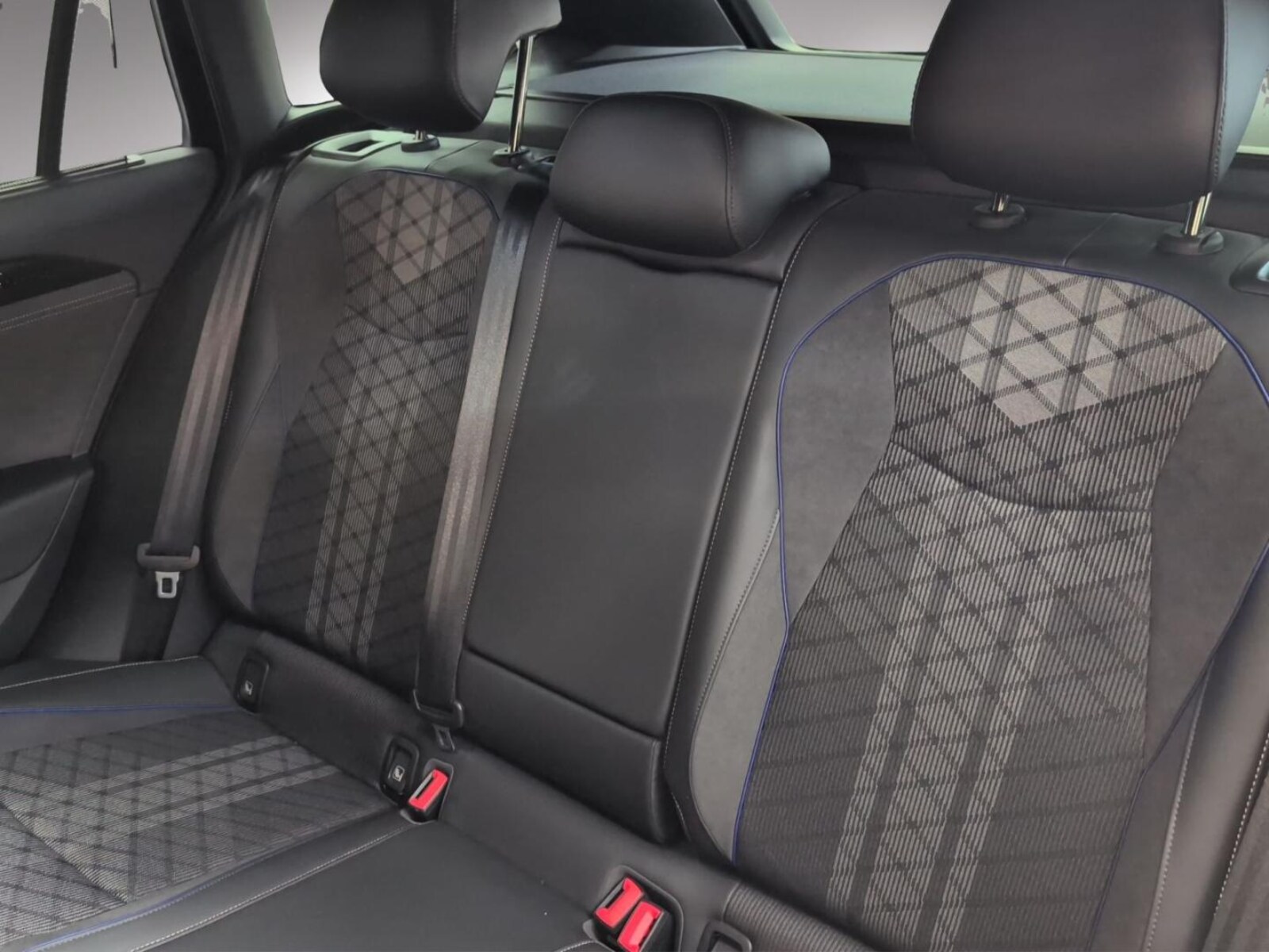 Volkswagen Passat – Bild 13