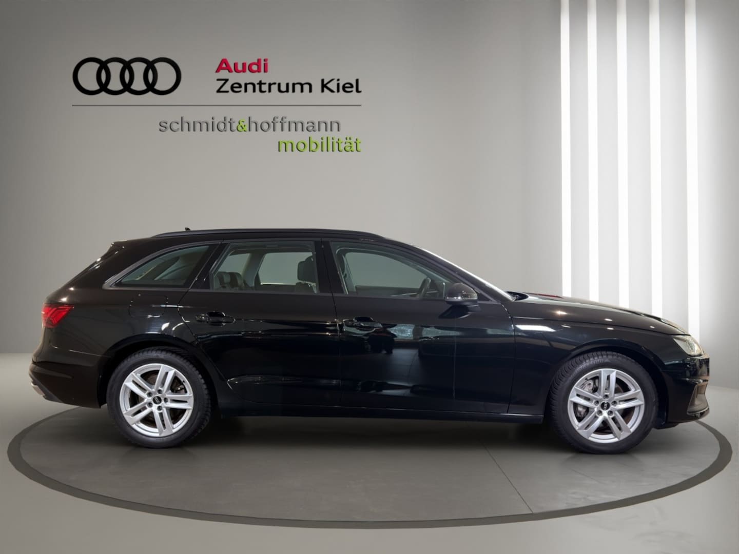 Bild über Audi A4 Avant 40 TFSI S tronic - für weitere Informationen kontaktieren Sie den Audi Partner