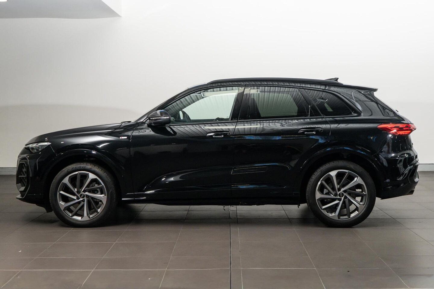 Image about Audi Q5 SUV TDI quattro 150 kW sport