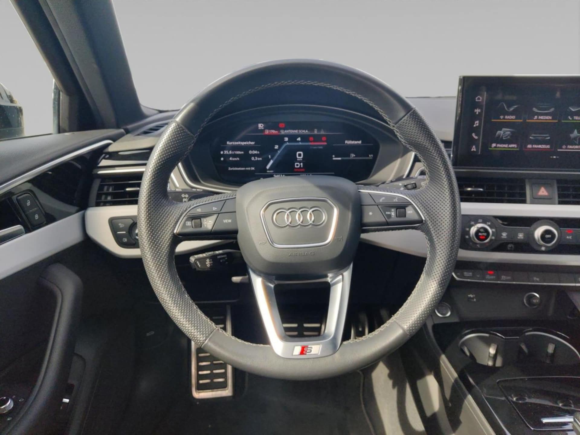Audi A4 Avant S line