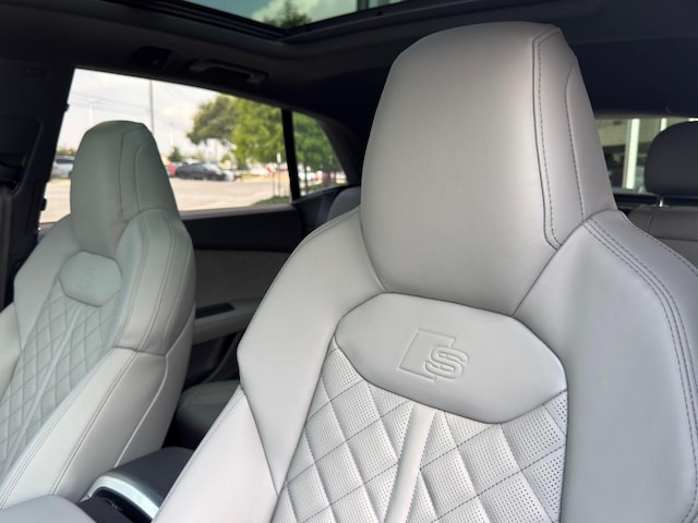 2026 Audi SQ8 Premium Plus - Photo 13