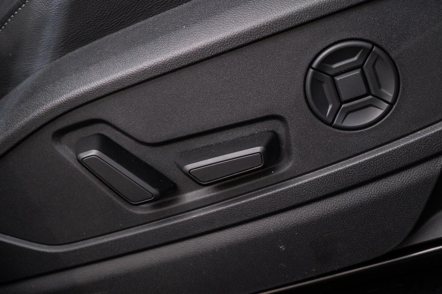 Image about Audi Q5 SUV TDI quattro 150 kW sport