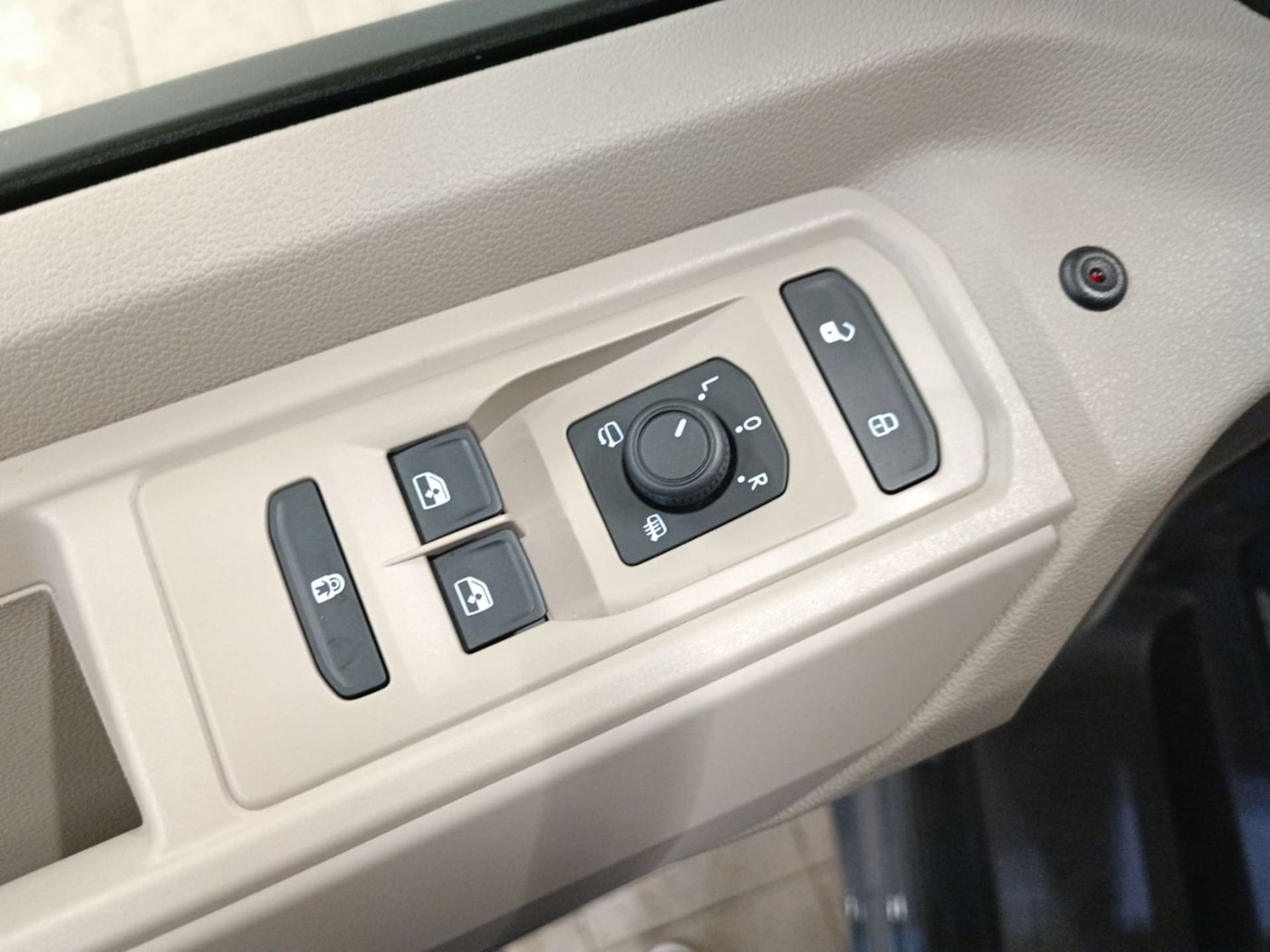 Volkswagen Multivan Basis-Modell