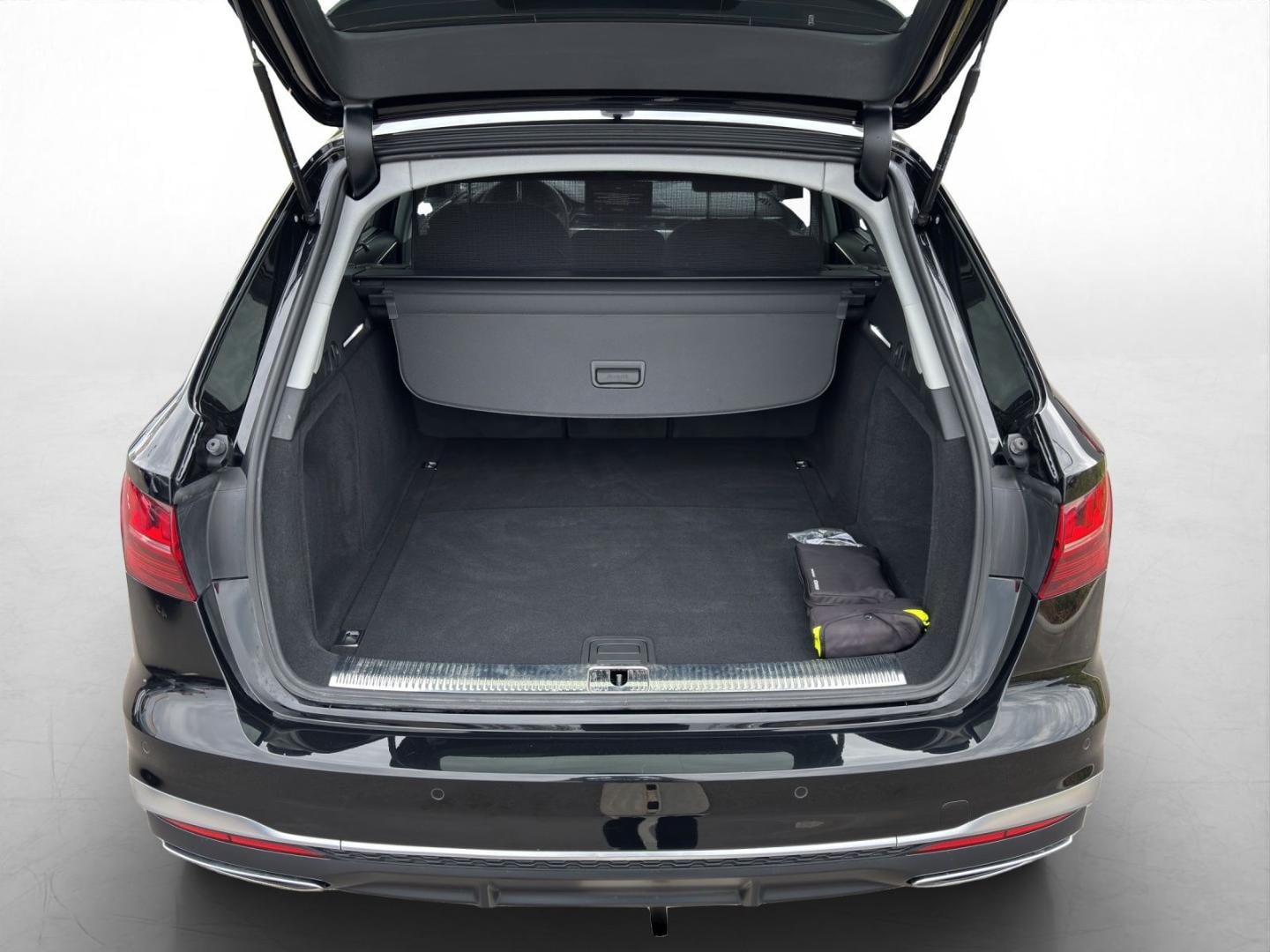 Bild über Audi A4 Avant S line 40 TDI S tronic - für weitere Informationen kontaktieren Sie den Audi Partner
