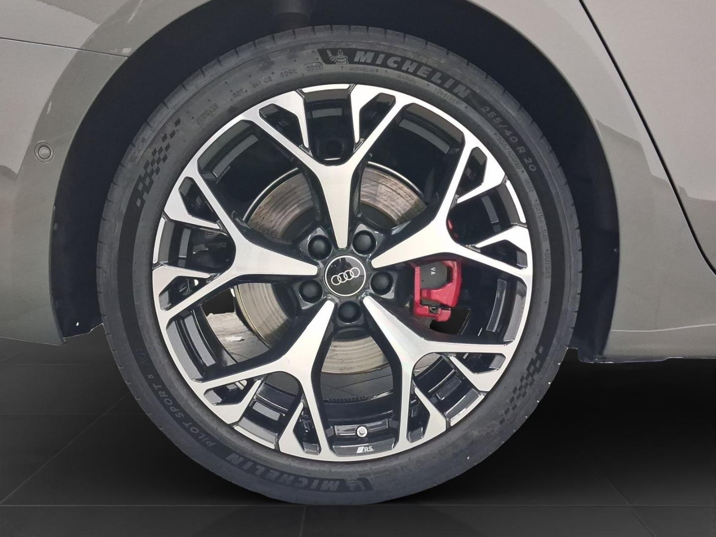 Bild über Audi A6 Avant TFSI 150 kW S tronic - für weitere Informationen kontaktieren Sie den Audi Partner