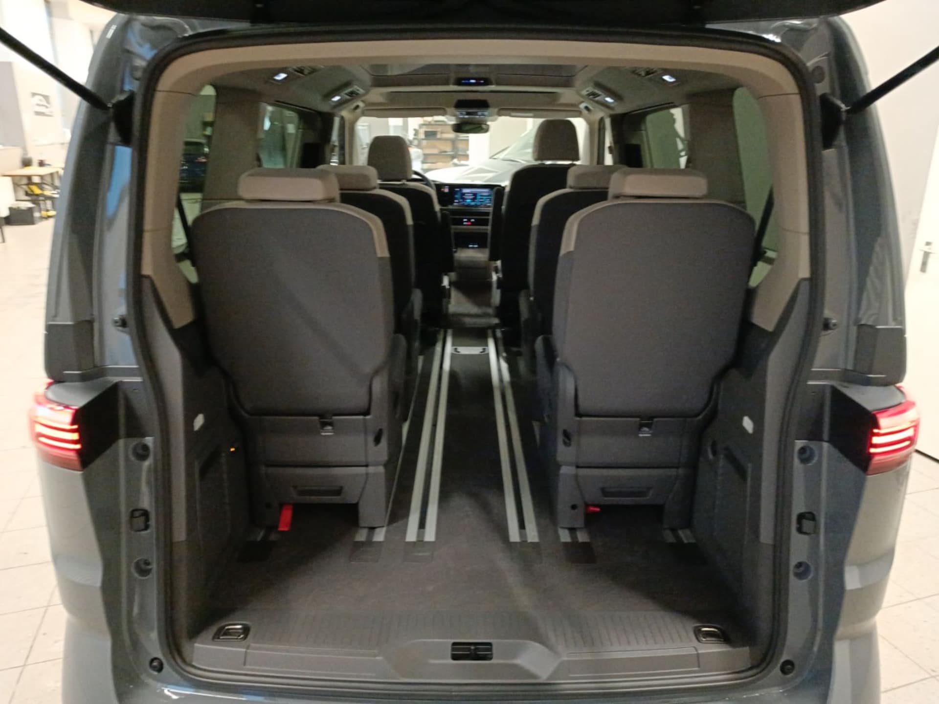 Volkswagen Multivan Basis-Modell