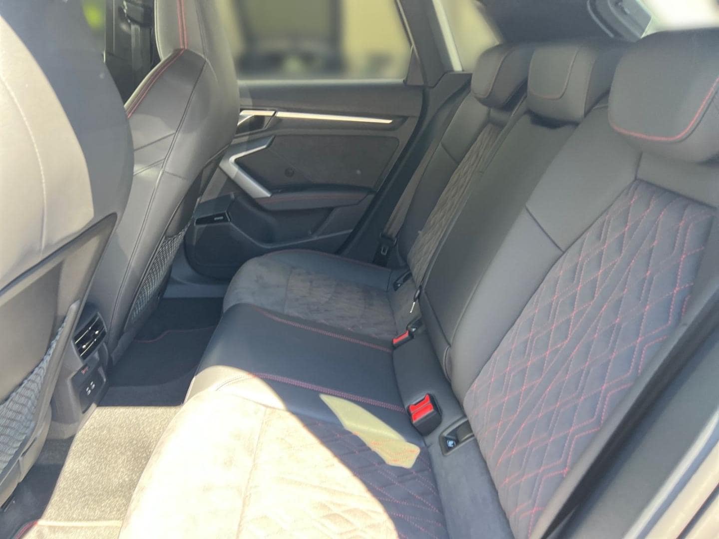 Bild über Audi S3 Sportback TFSI quattro S tronic - für weitere Informationen kontaktieren Sie den Audi Partner