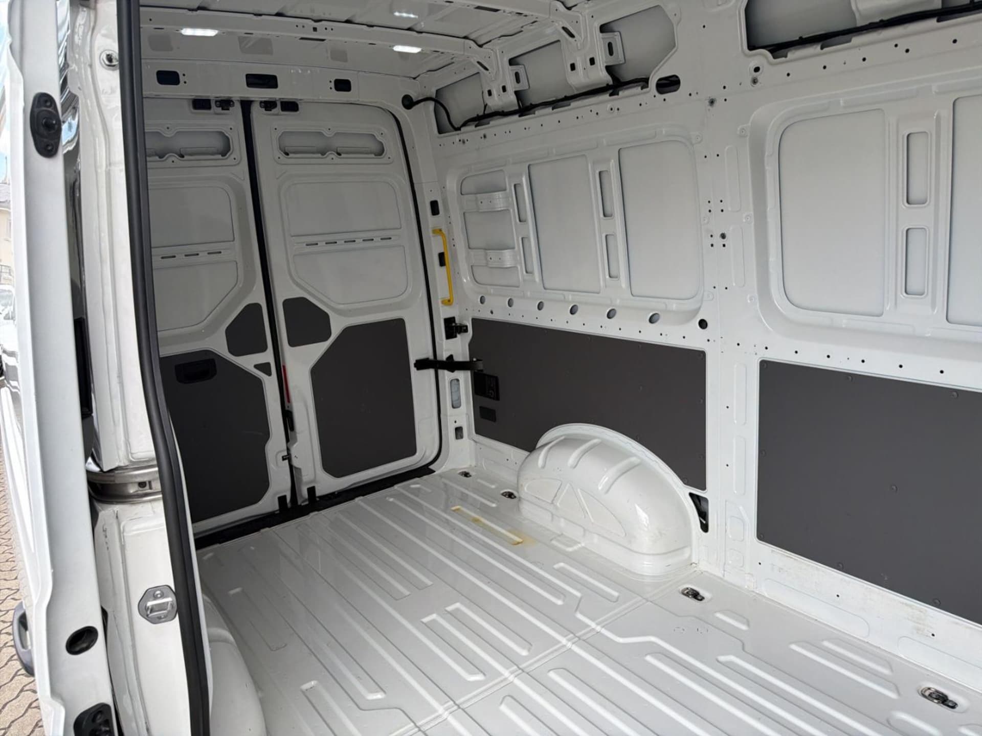 Volkswagen Crafter Kasten mittlerer Radstand