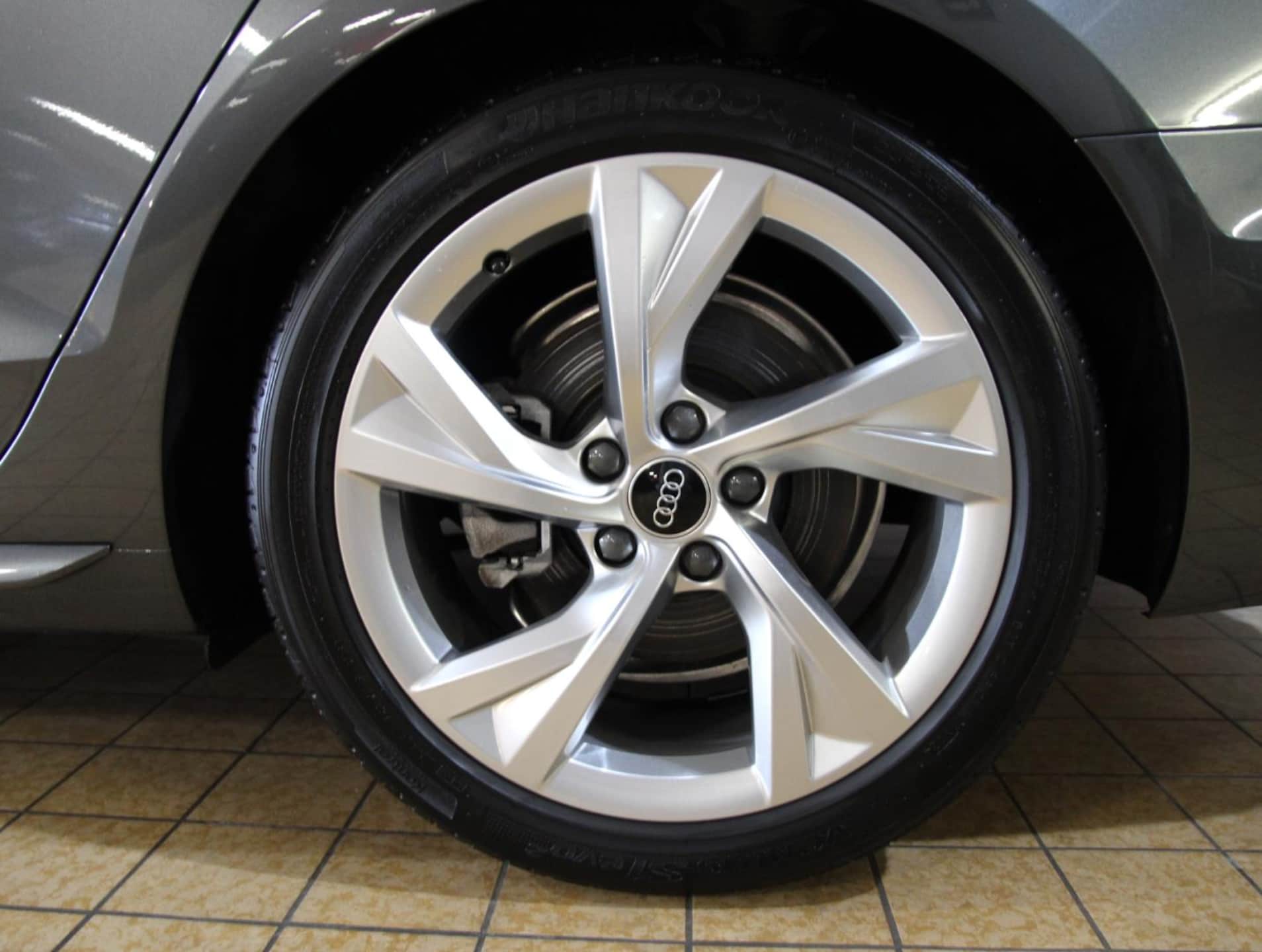Audi A4 Avant S line