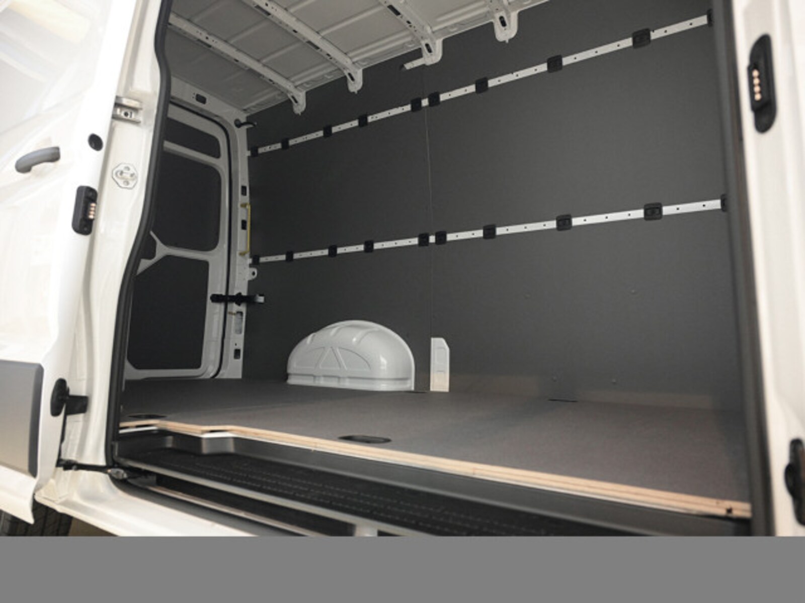 Volkswagen Crafter Kasten mittlerer Radstand – Bild 12