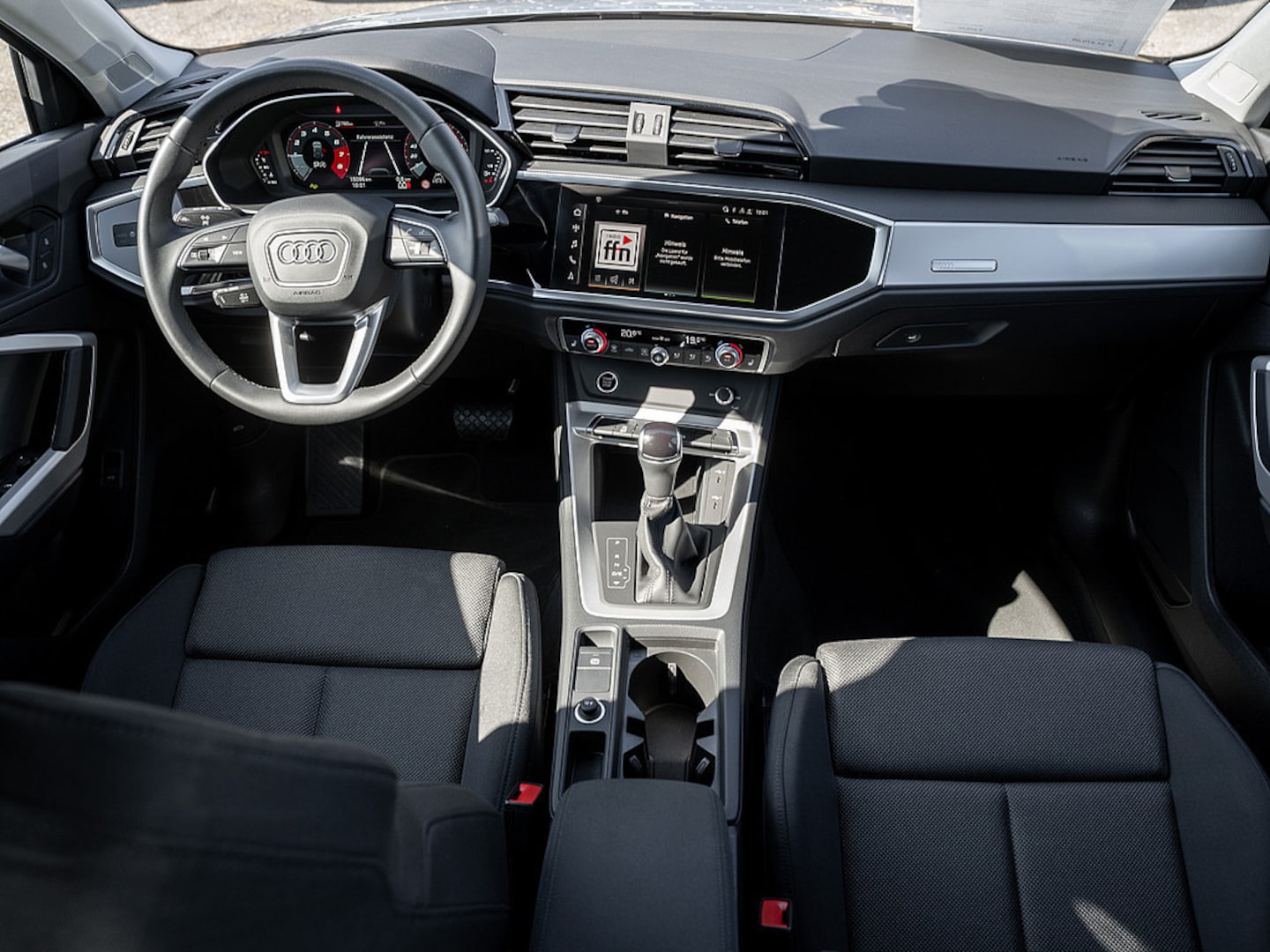 Bild über Audi Q3 35 TFSI S tronic - für weitere Informationen kontaktieren Sie den Audi Partner