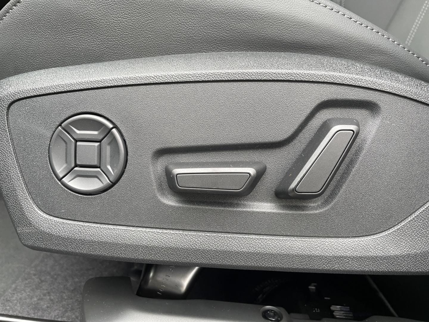 Bild über Audi Q6 SUV e-tron S line business e-tron performance 225 kW - für weitere Informationen kontaktieren Sie den Audi Partner