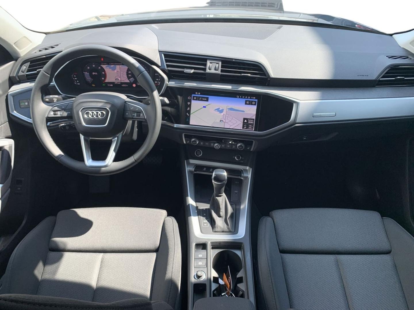Bild über Audi Q3 TDI 110 kW S tronic - für weitere Informationen kontaktieren Sie den Audi Partner