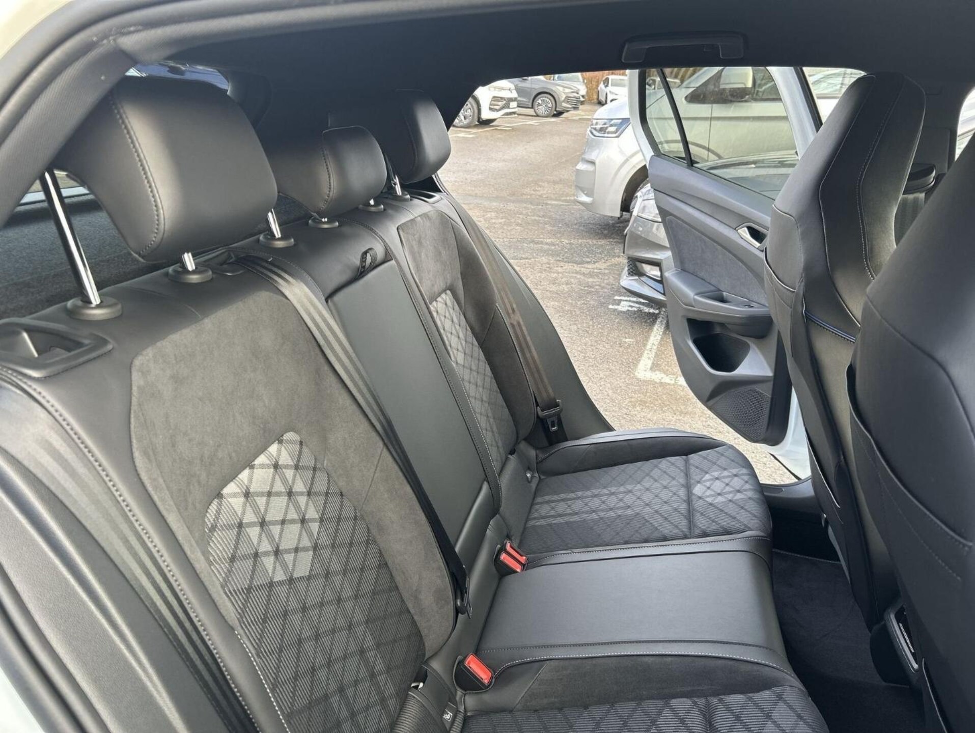 Volkswagen Golf R-Line