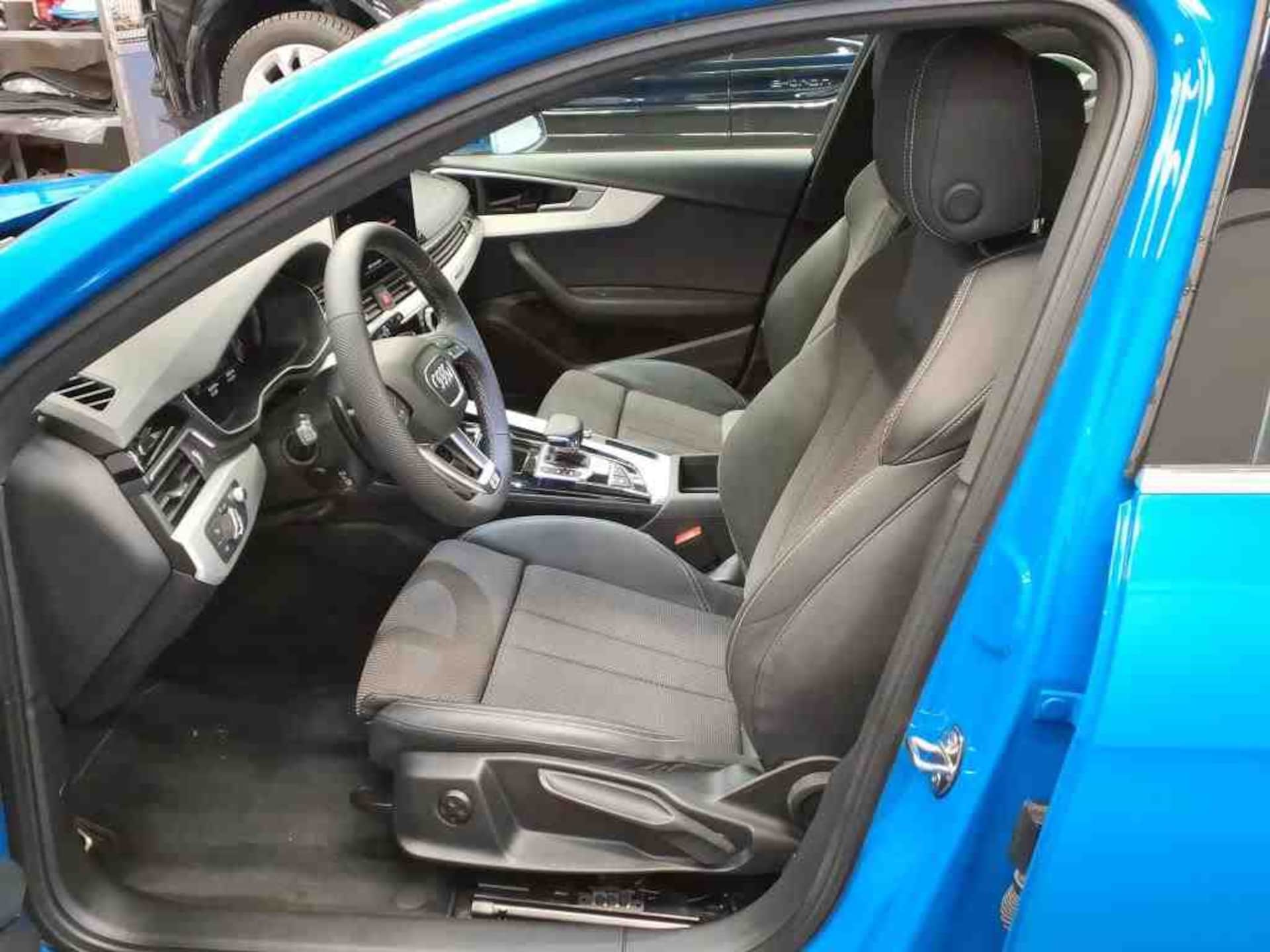 Audi A4 Avant S line