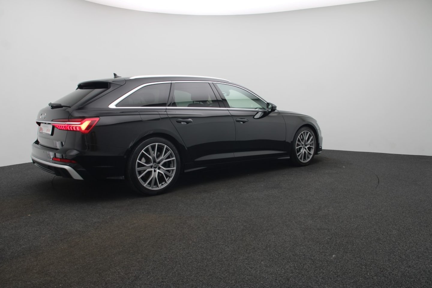 Bild über Audi S6 Avant TDI quattro tiptronic - für weitere Informationen kontaktieren Sie den Audi Partner