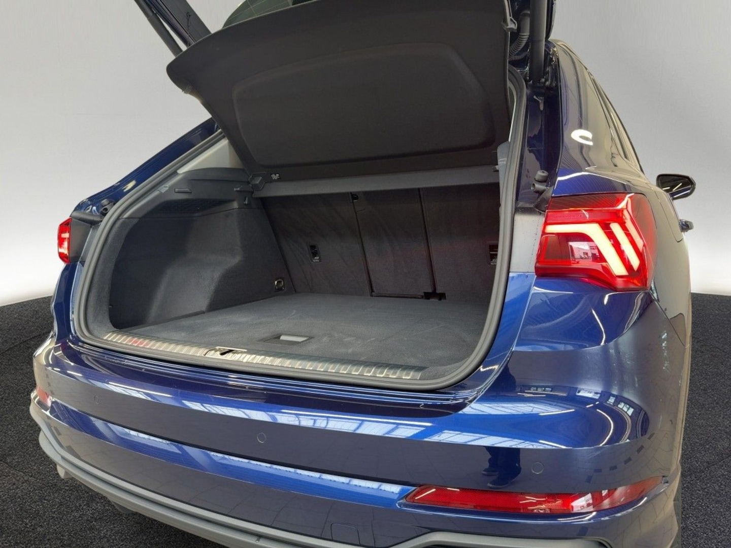 Bild über Audi Q3 S line 40 TFSI quattro S tronic - für weitere Informationen kontaktieren Sie den Audi Partner