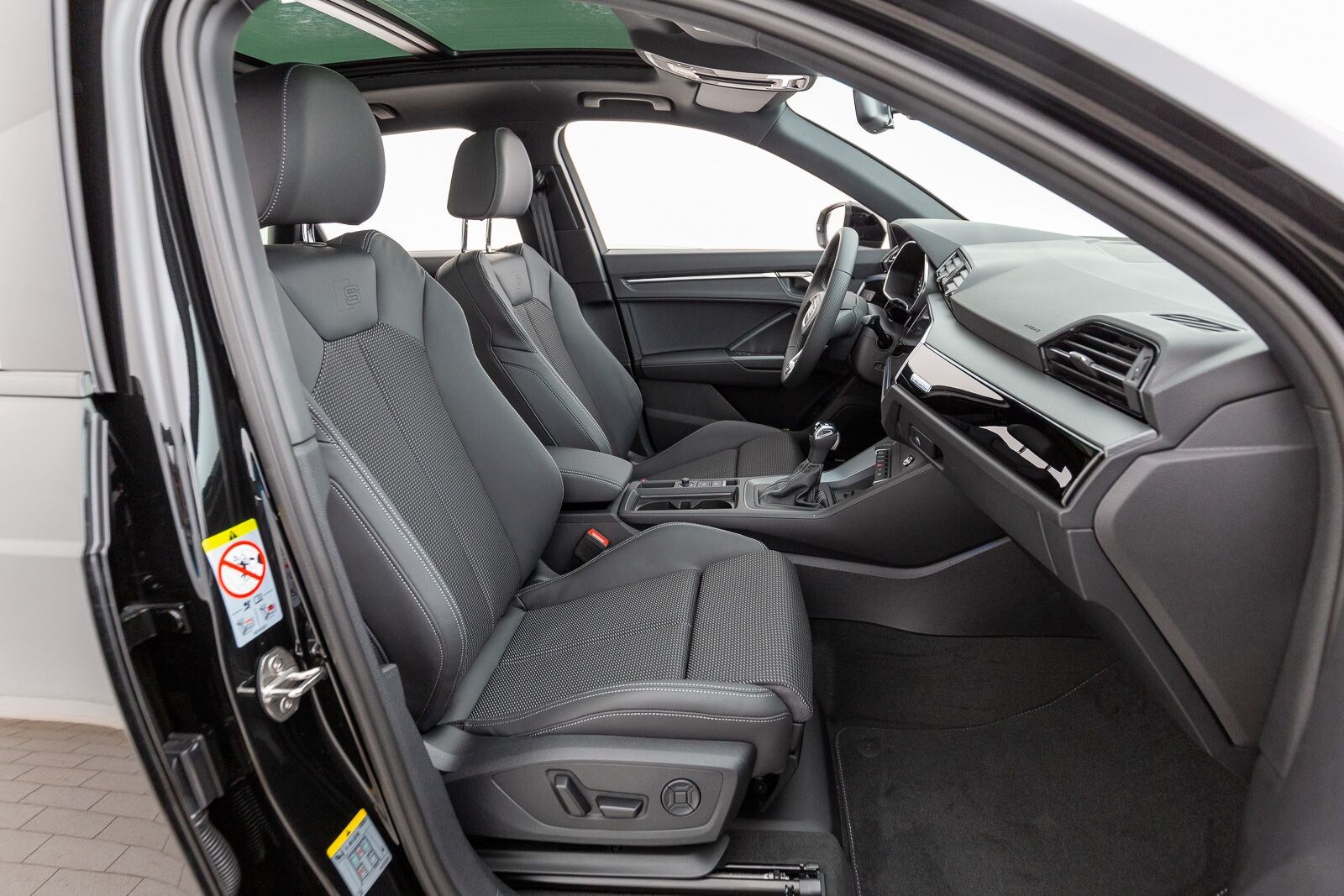 Image about Audi Q3 S line 45 TFSI quattro S tronic