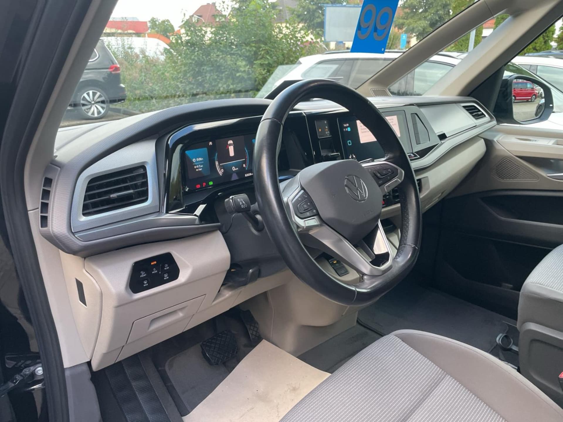 Volkswagen Multivan Langversion Basis-Modell