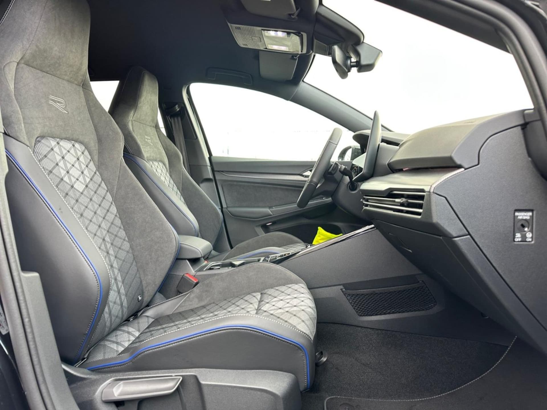 Volkswagen Golf R-Line