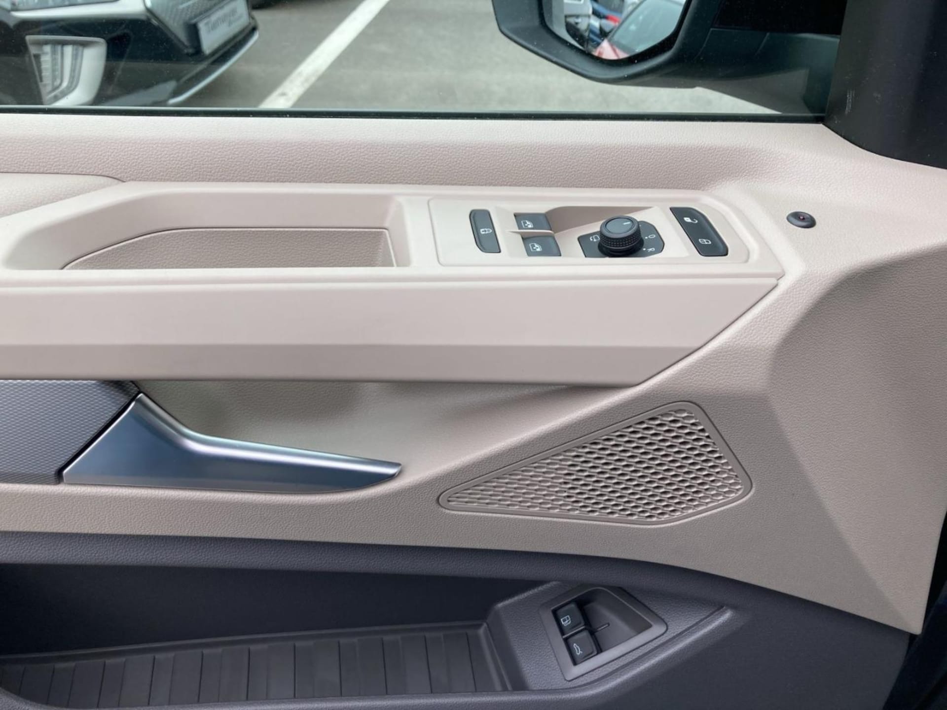 Volkswagen Multivan Langversion Basis-Modell