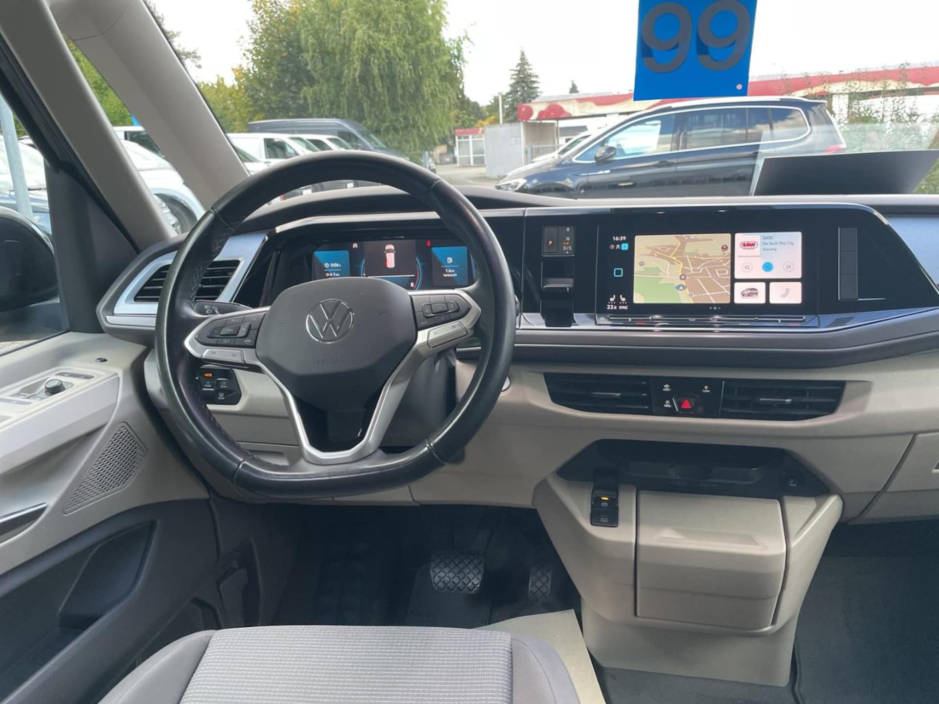 Volkswagen Multivan Langversion Basis-Modell