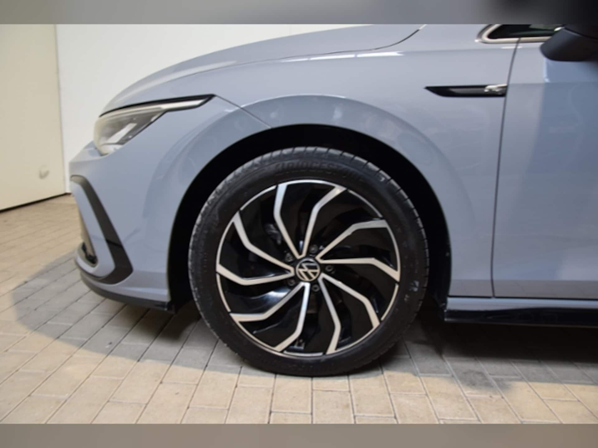 Volkswagen Golf R-Line