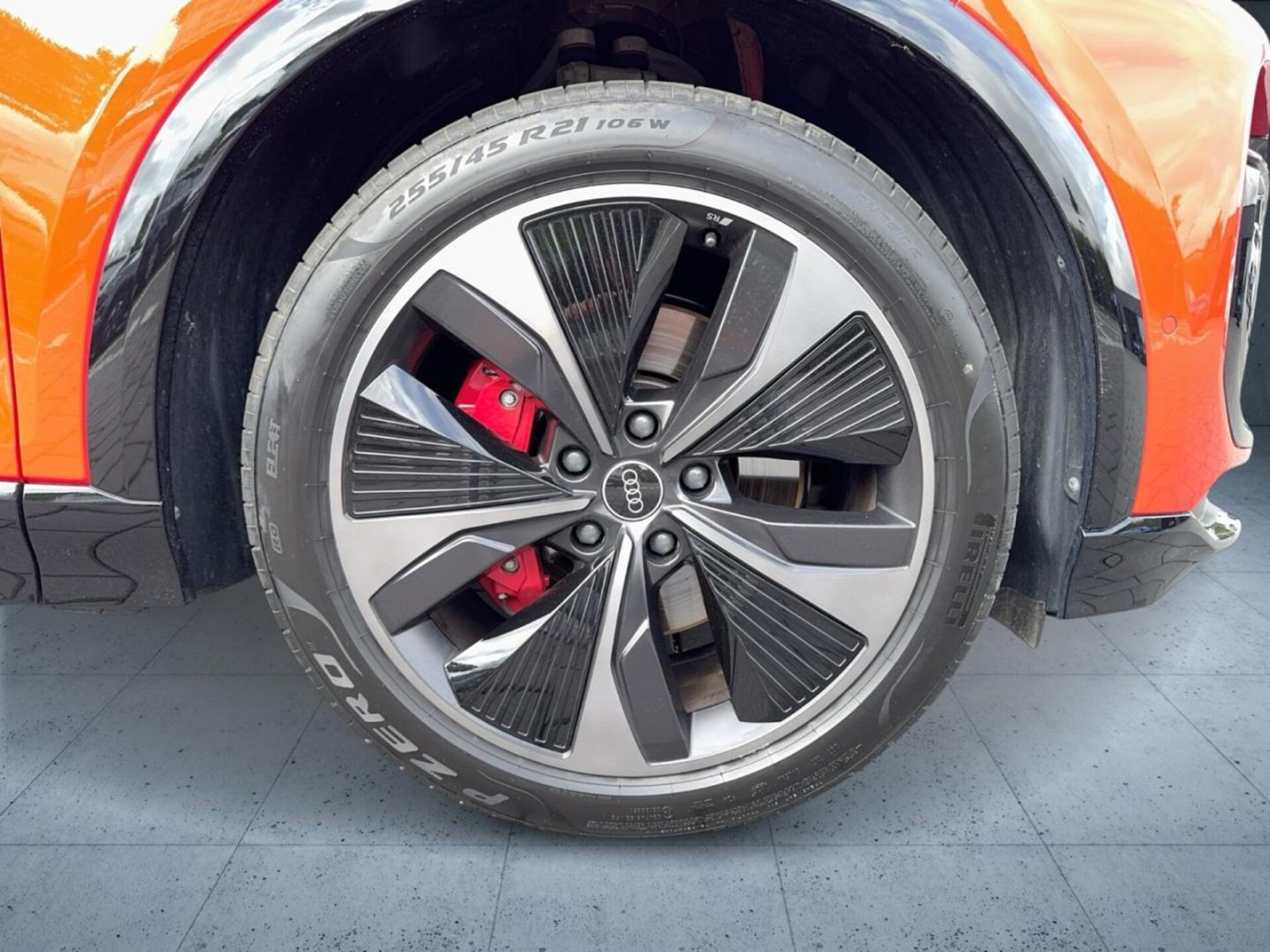 Audi SQ6 SUV e-tron