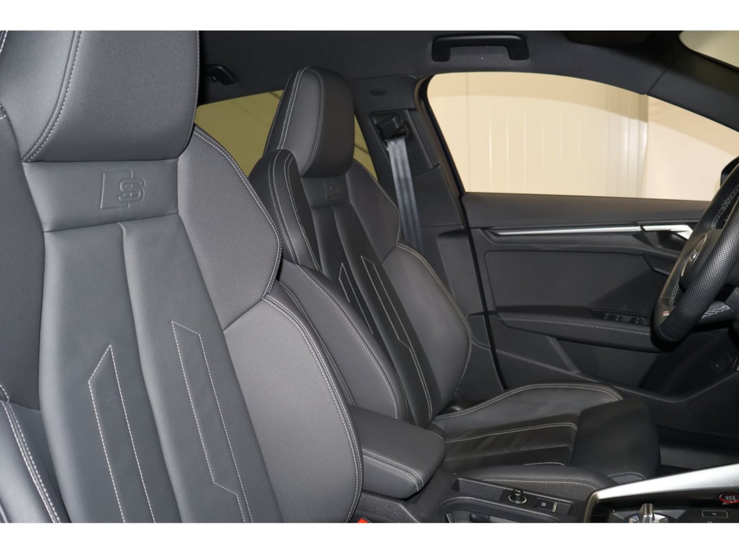 Bild über Audi S3 Sportback TFSI quattro S tronic - für weitere Informationen kontaktieren Sie den Audi Partner