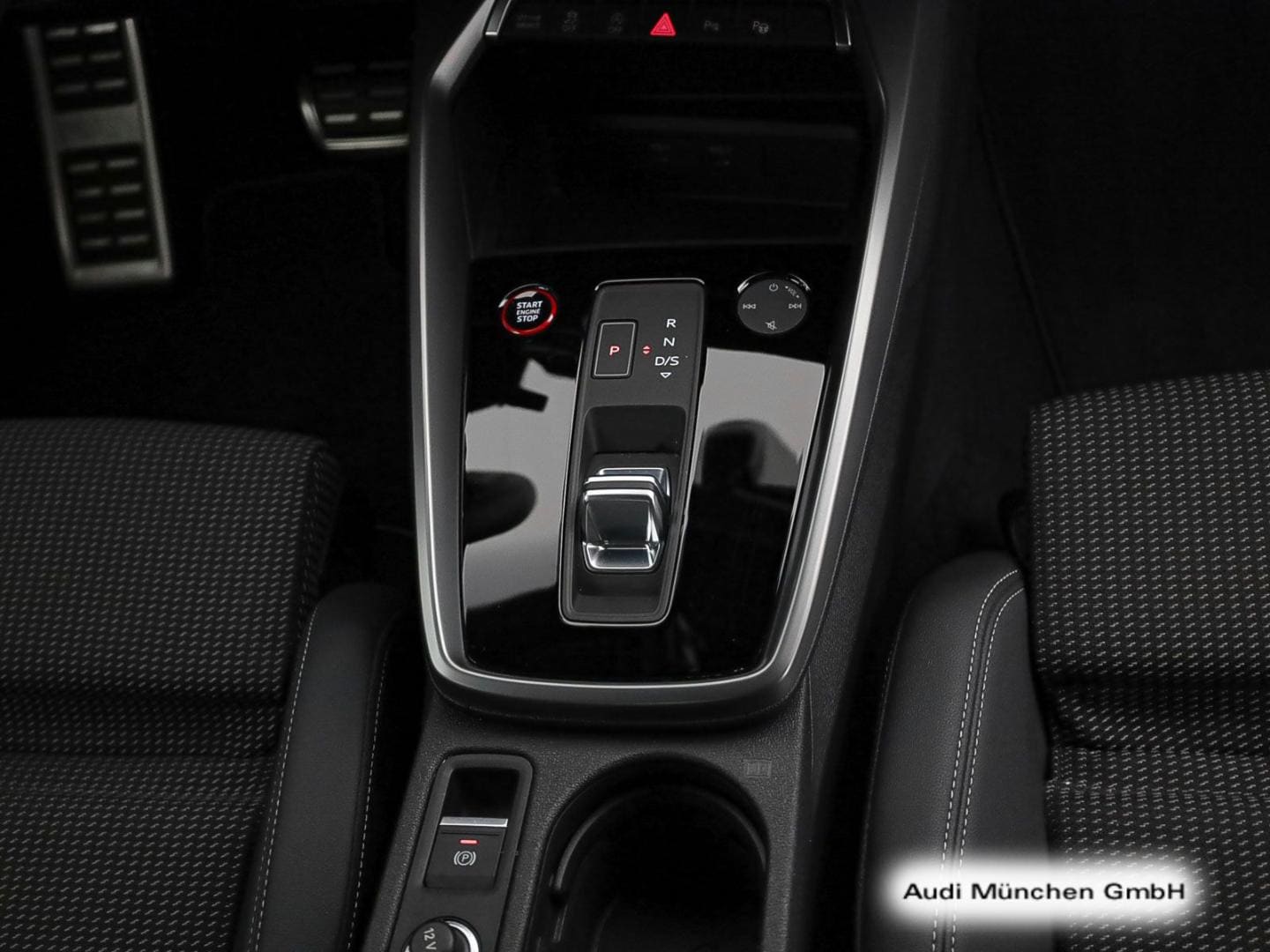 Bild über Audi S3 Sportback TFSI quattro S tronic - für weitere Informationen kontaktieren Sie den Audi Partner