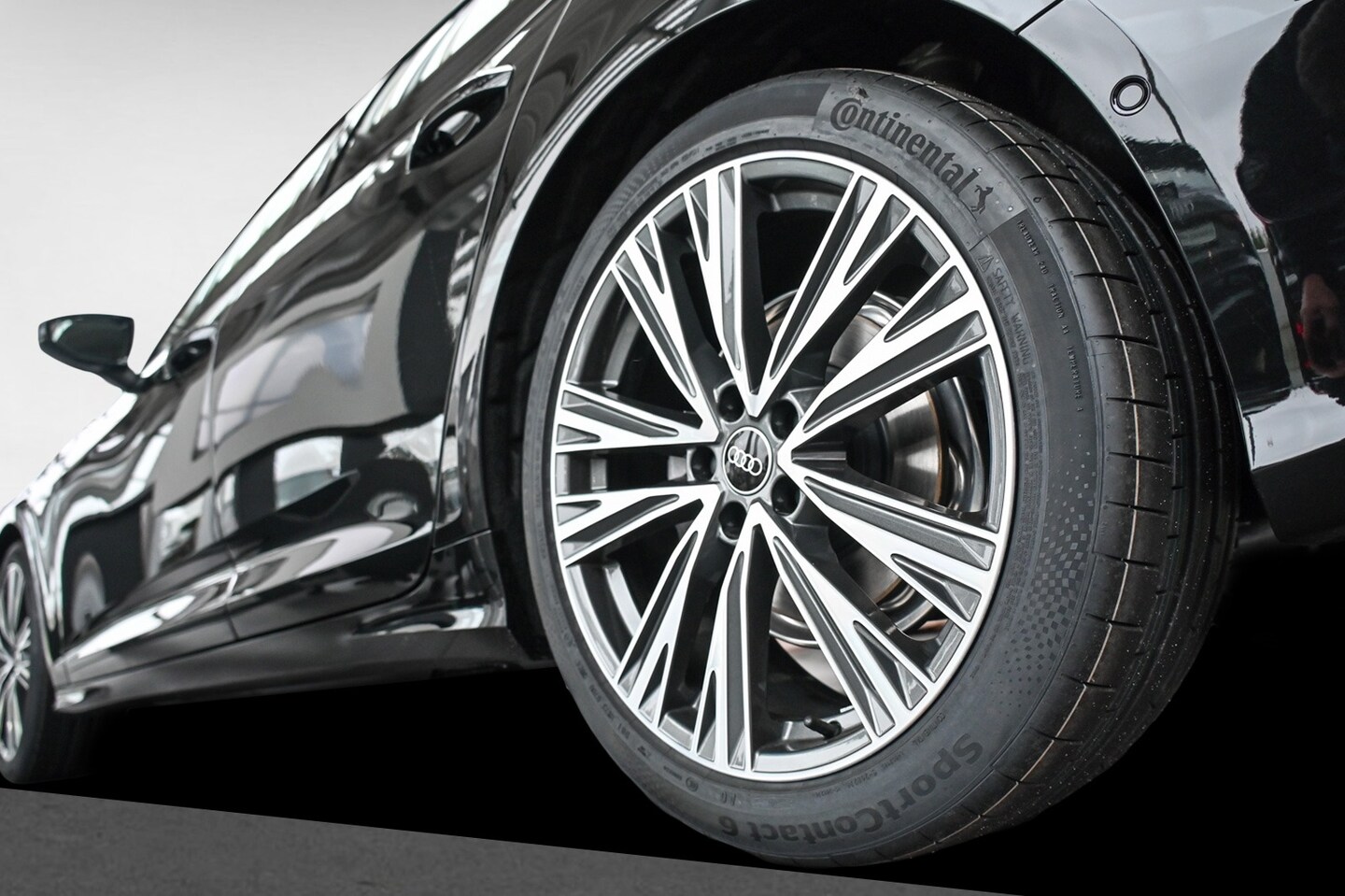 Bild über Audi A6 Avant S line 40 TDI quattro S tronic - für weitere Informationen kontaktieren Sie den Audi Partner