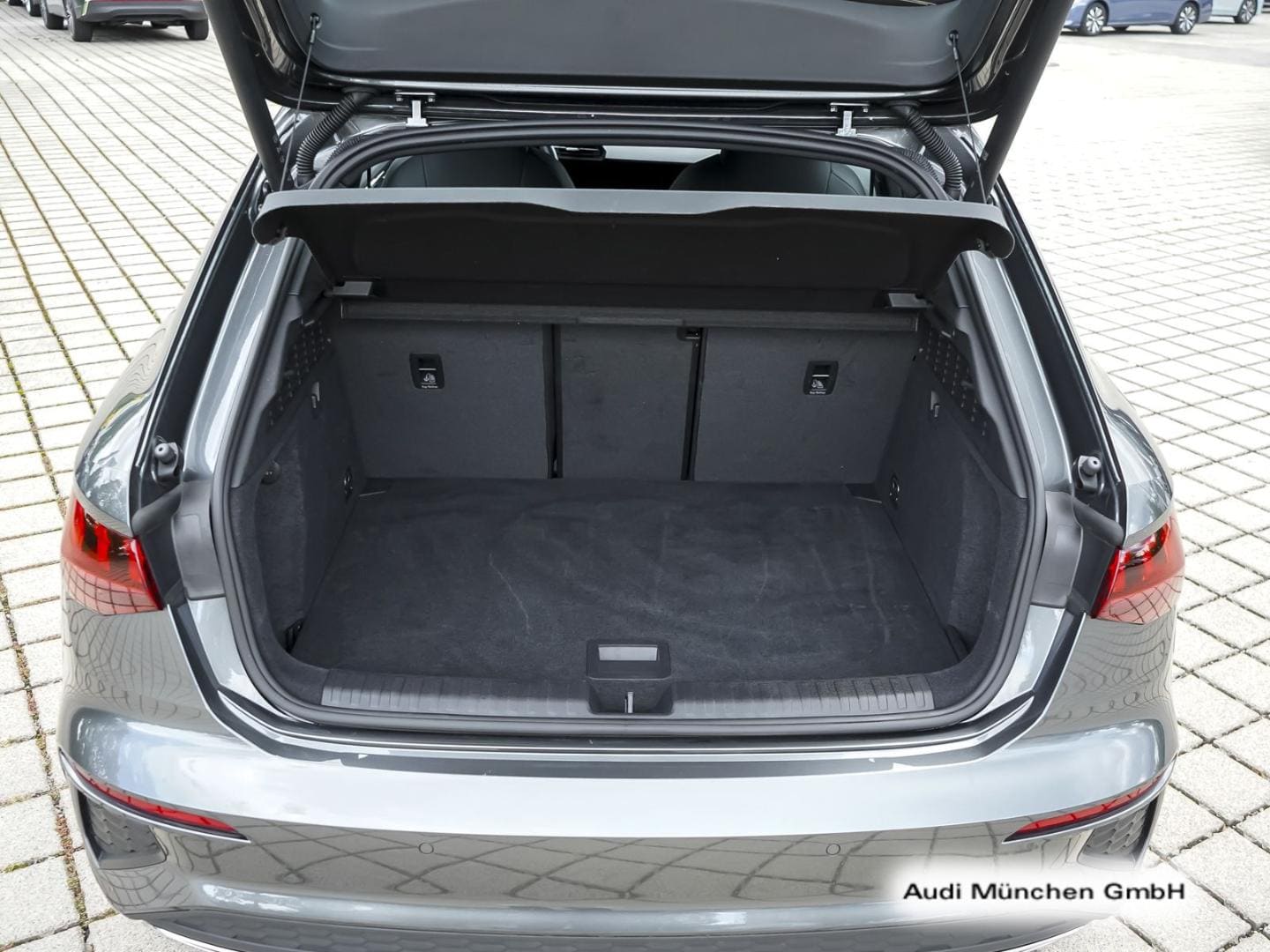 Bild über Audi A3 Sportback S line 35 TFSI Schaltgetriebe - für weitere Informationen kontaktieren Sie den Audi Partner