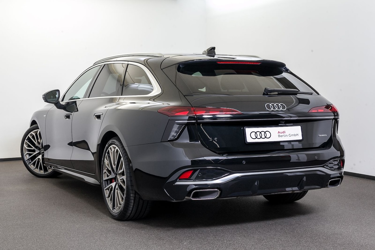 Bild über Audi A6 Avant TFSI quattro 270 kW S tronic - für weitere Informationen kontaktieren Sie den Audi Partner