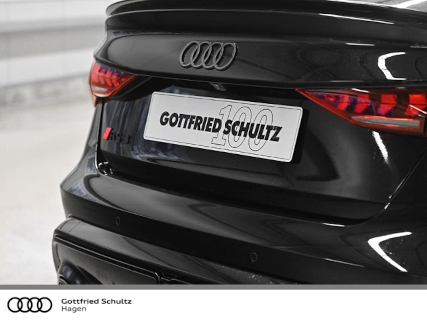 Bild über Audi RS 3 Limousine TFSI quattro 294 kW S tronic - für weitere Informationen kontaktieren Sie den Audi Partner