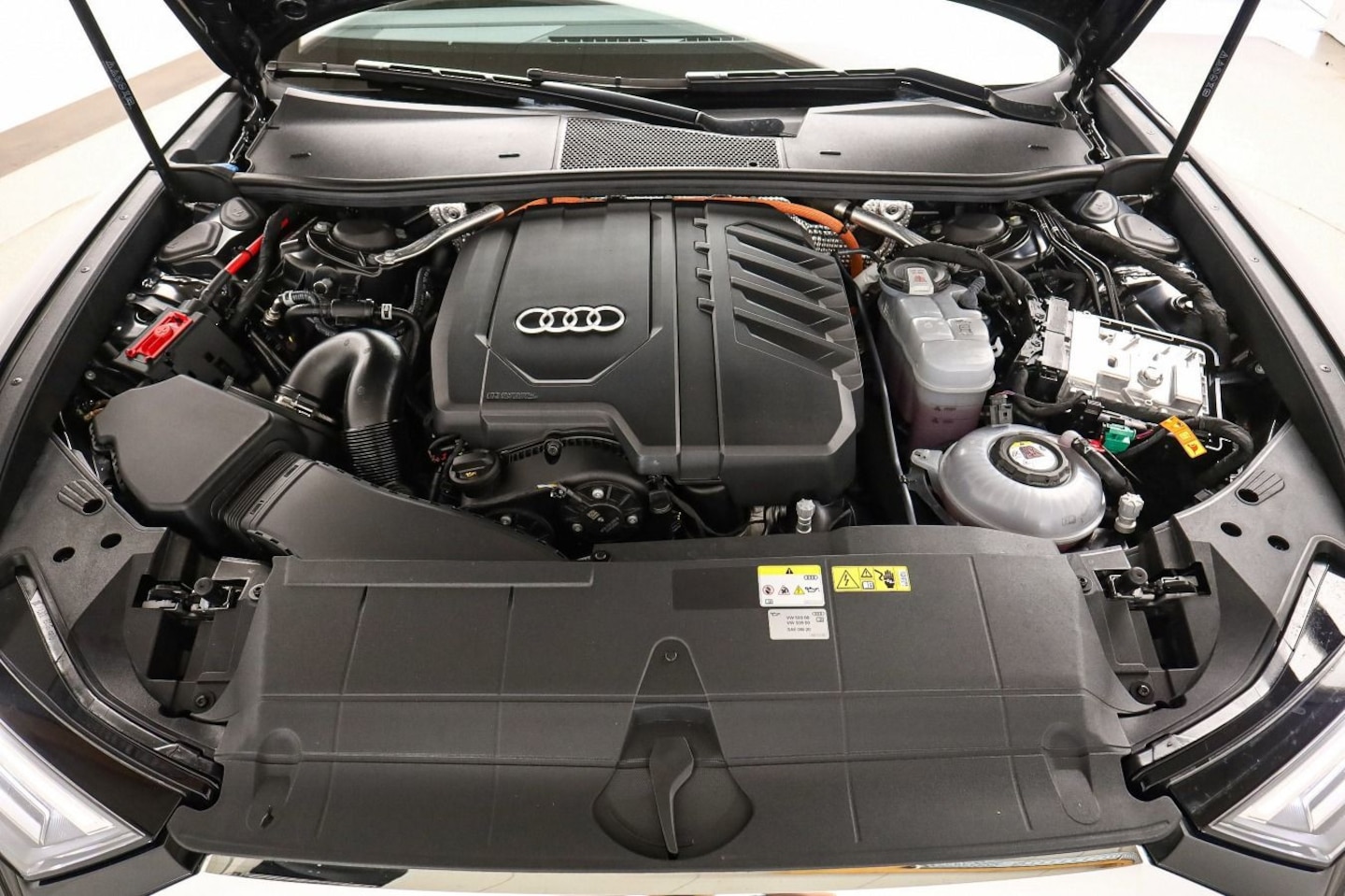 Bild über Audi A6 Avant TFSI e advanced 50 TFSI e quattro S tronic - für weitere Informationen kontaktieren Sie den Audi Partner