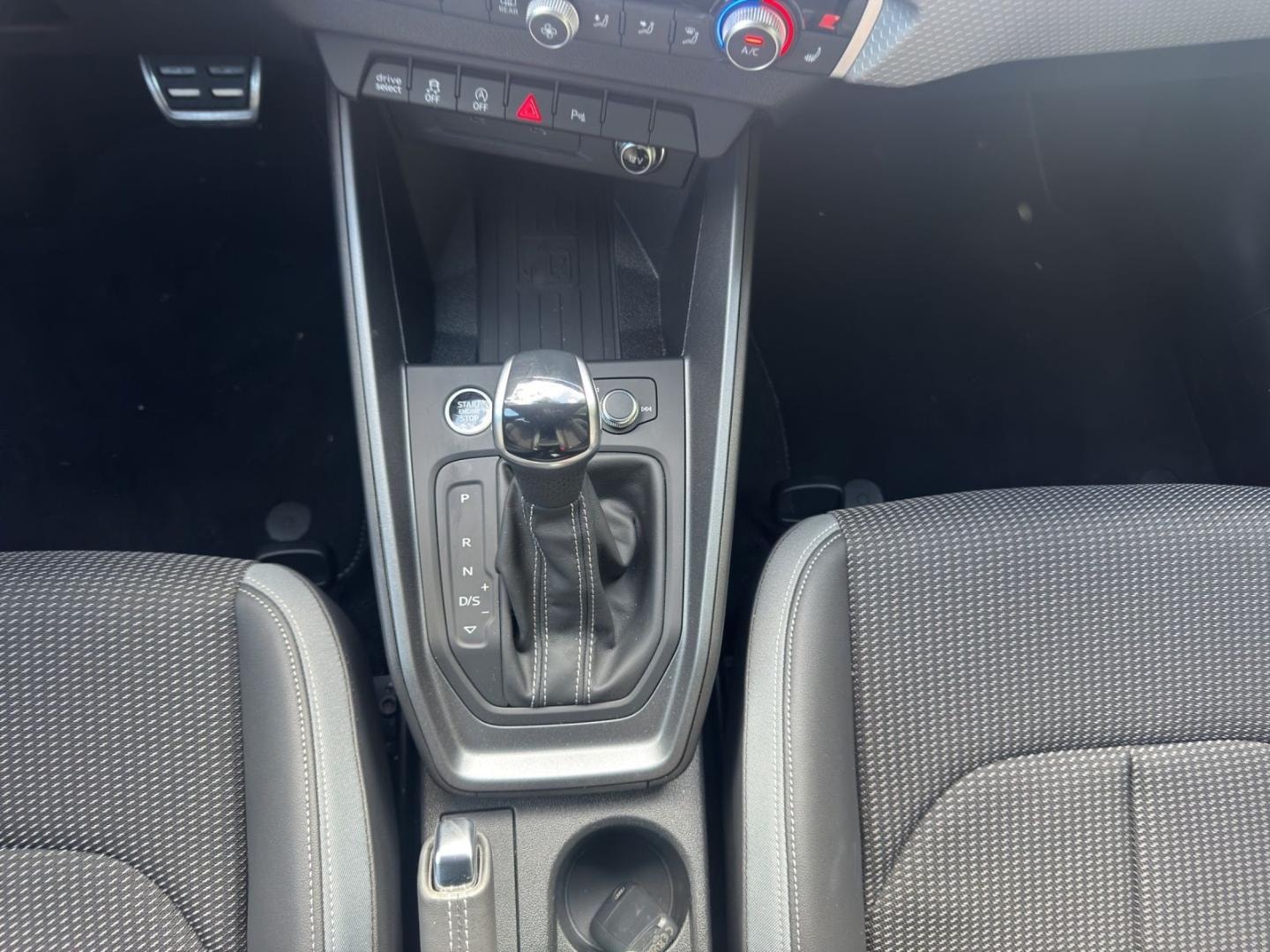 Bild über Audi A1 Sportback S line 35 TFSI S tronic - für weitere Informationen kontaktieren Sie den Audi Partner