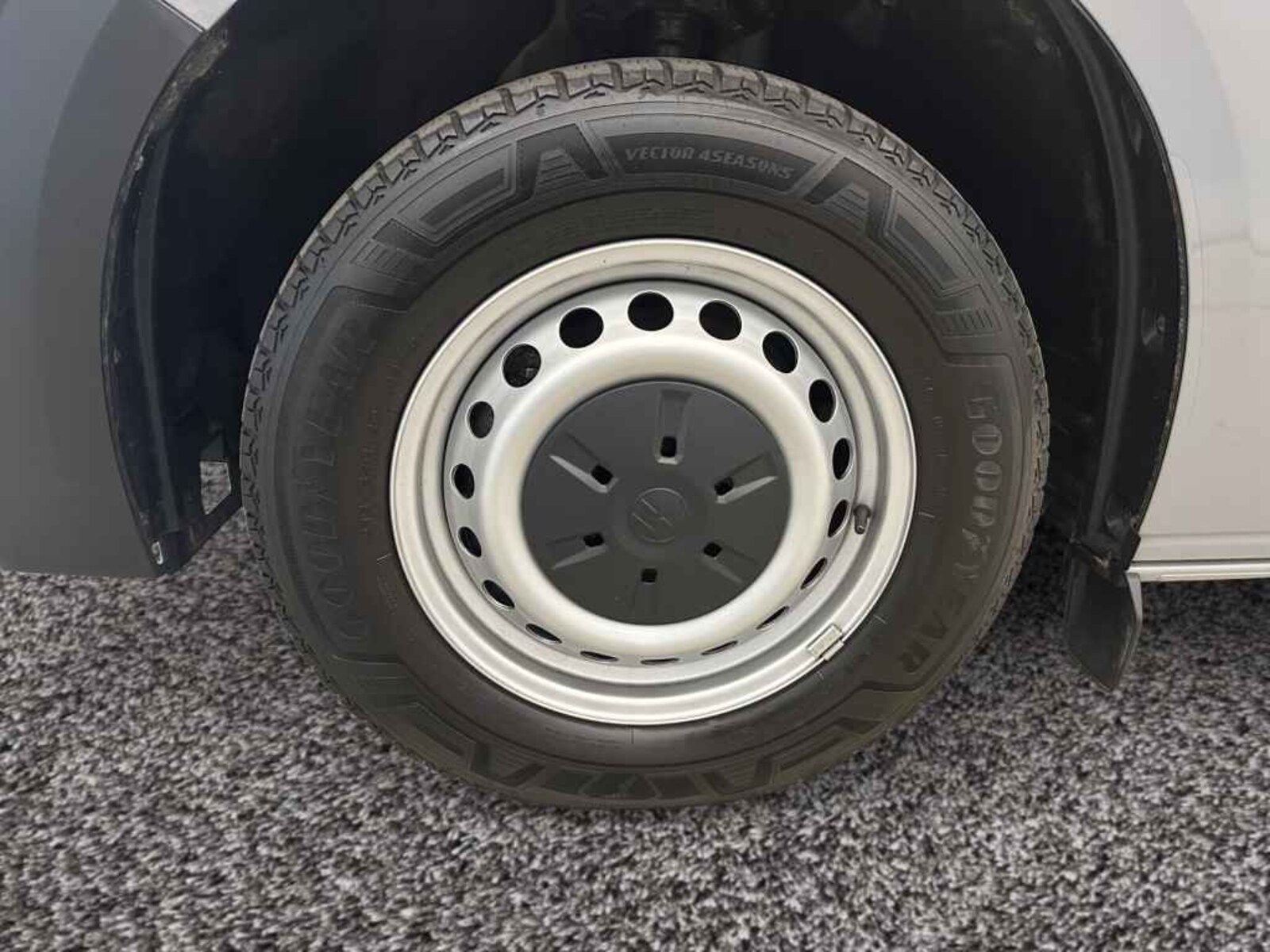 Volkswagen Transporter Kasten langer Radstand – Bild 5