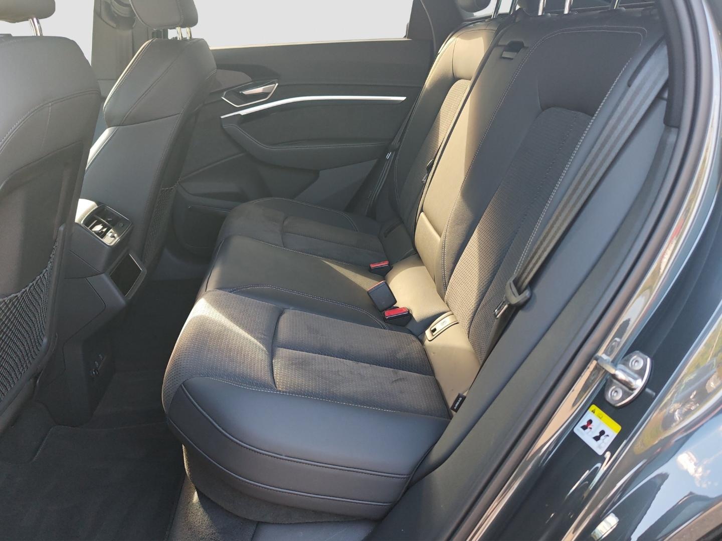 Bild über Audi Q8 Sportback e-tron advanced 50 e-tron quattro - für weitere Informationen kontaktieren Sie den Audi Partner