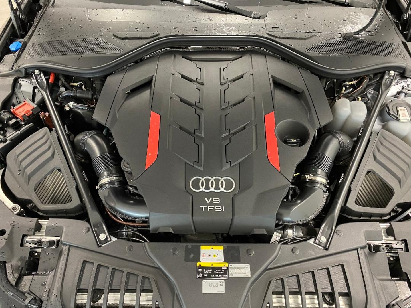 Bild über Audi S8 TFSI quattro tiptronic - für weitere Informationen kontaktieren Sie den Audi Partner