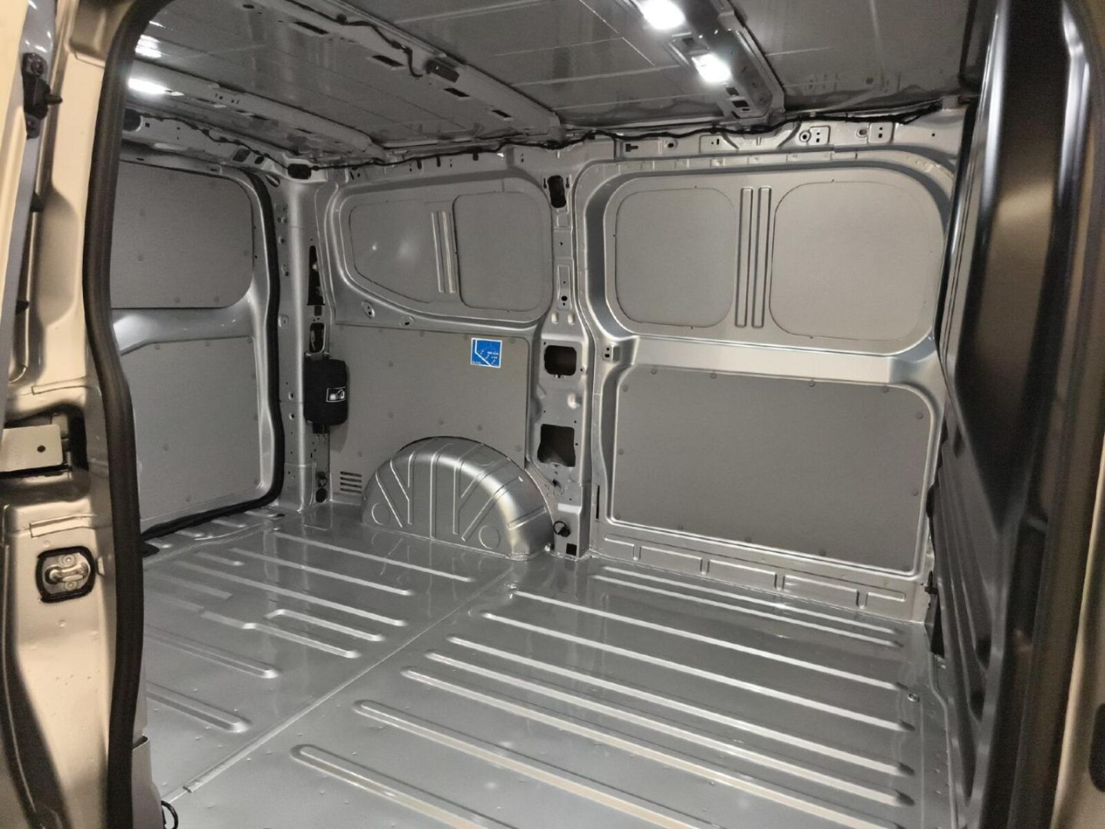 Volkswagen Transporter Kasten kurzer Radstand – Bild 12